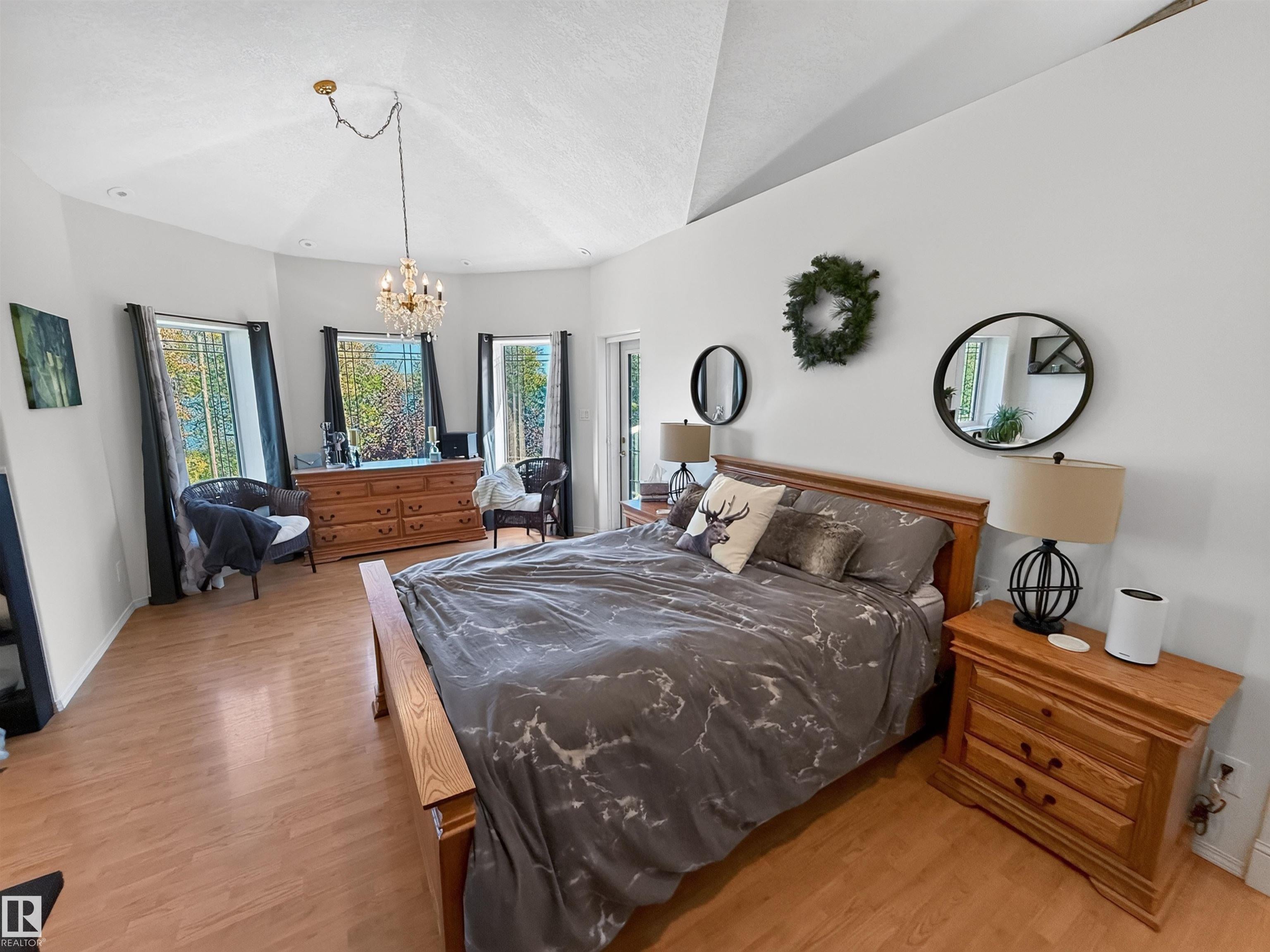 225 BAYVIEW Drive