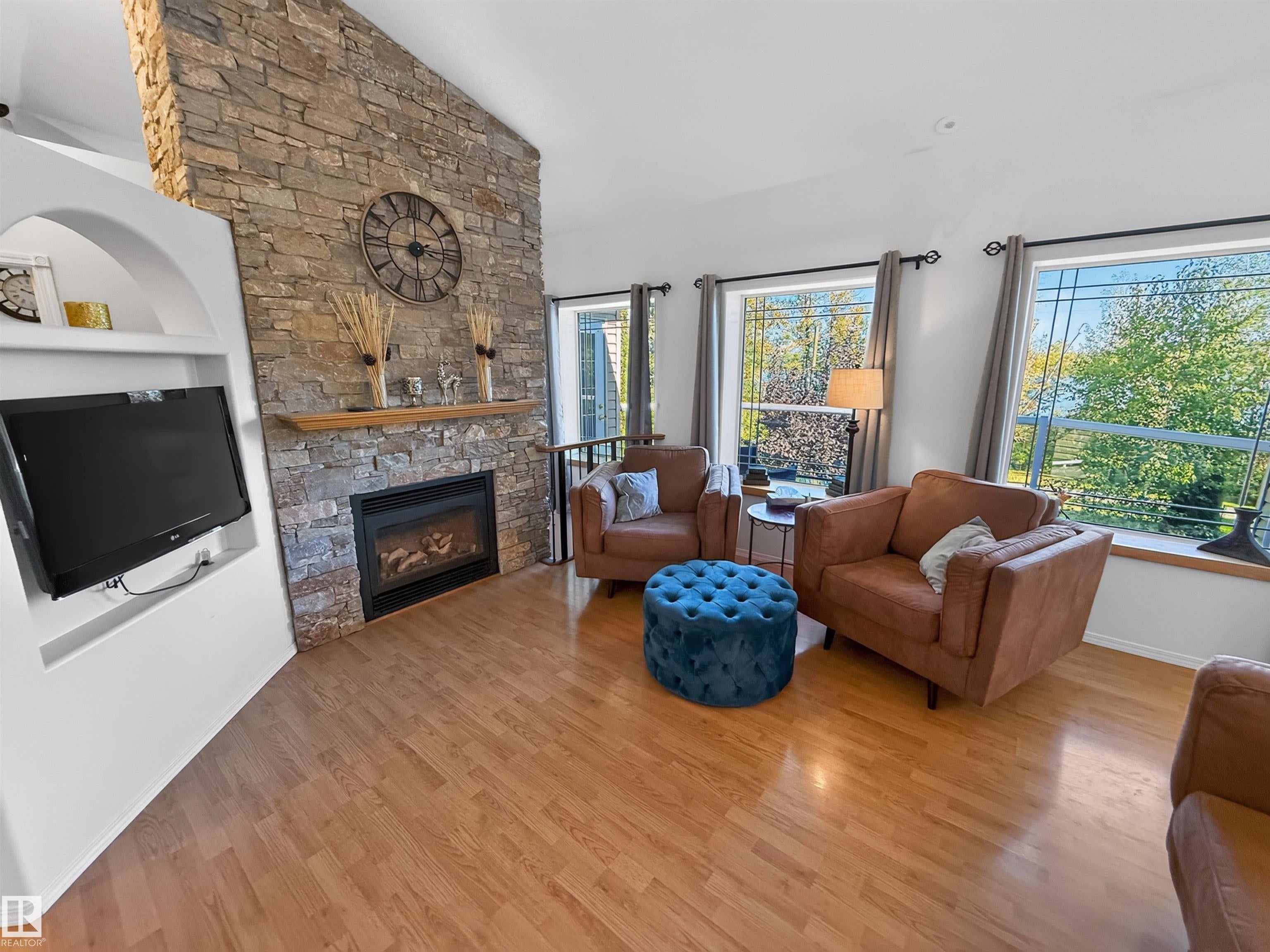 225 BAYVIEW Drive