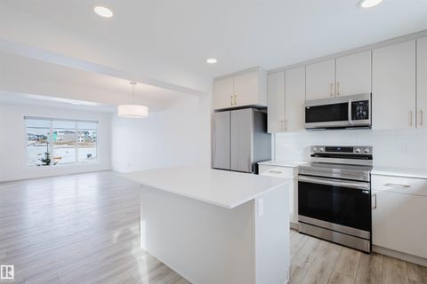 1237 KESWICK Drive 2 Edmonton AB T6W 5P2