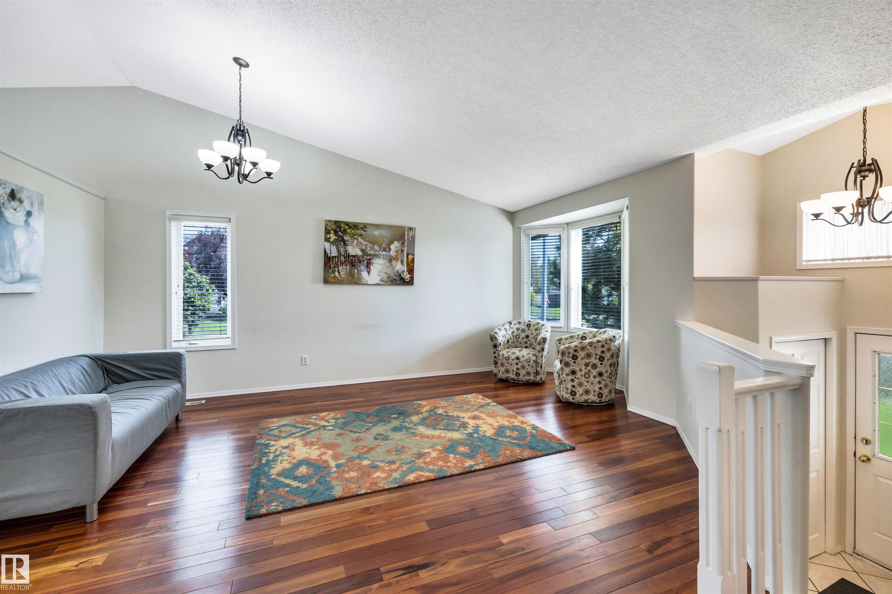 20 HIGHLAND Crescent