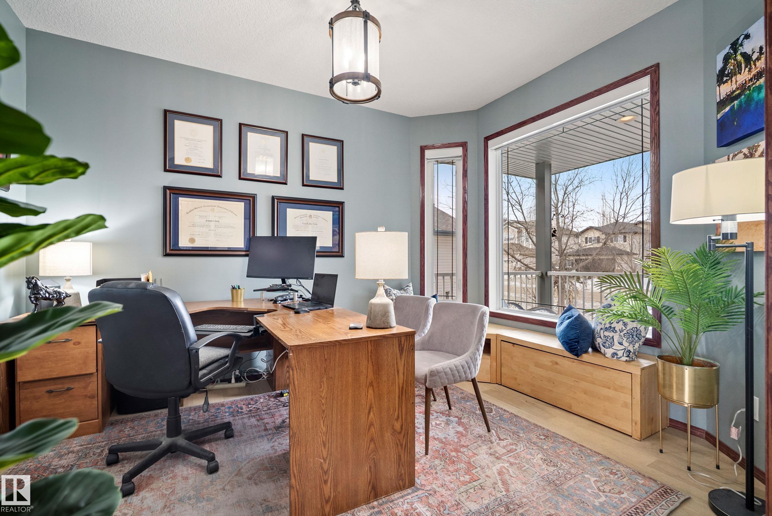 19 ROSEMOUNT Boulevard