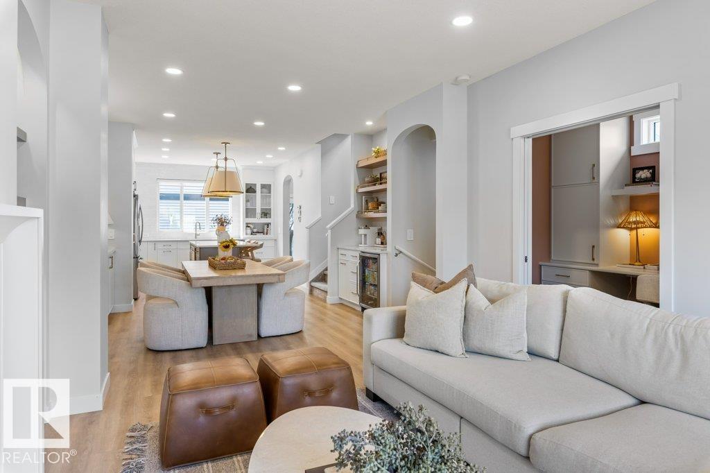 13 JENNIFER Crescent