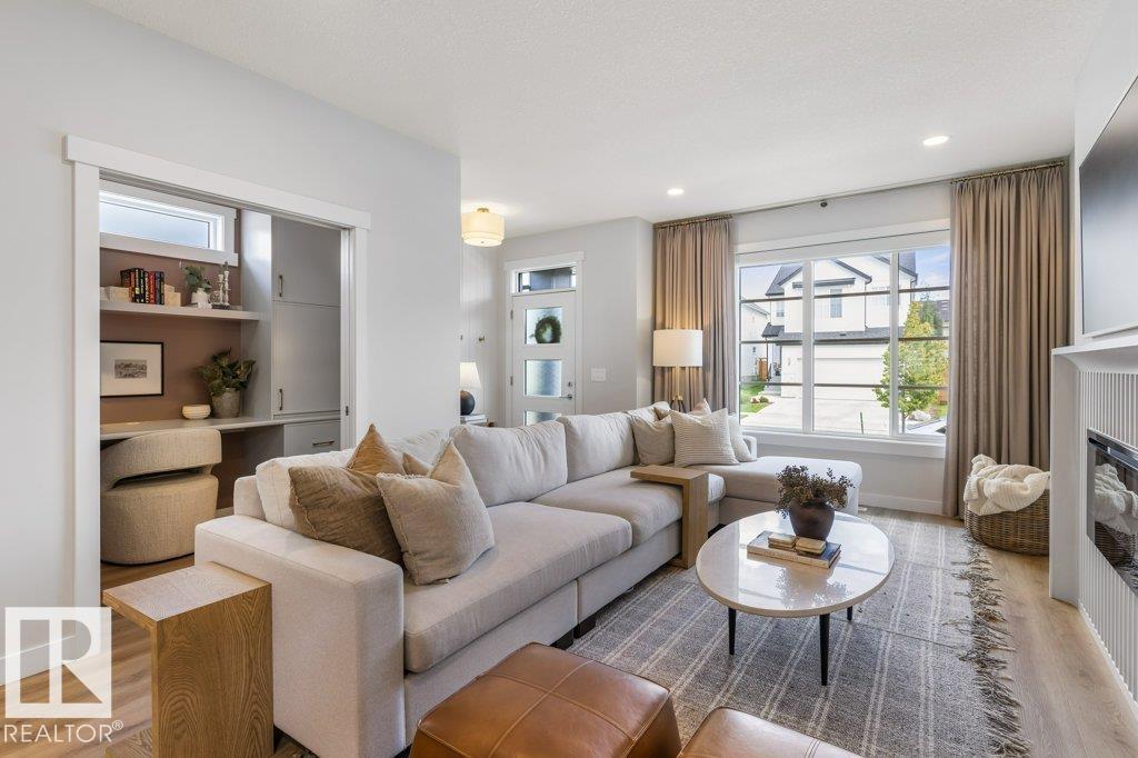 13 JENNIFER Crescent