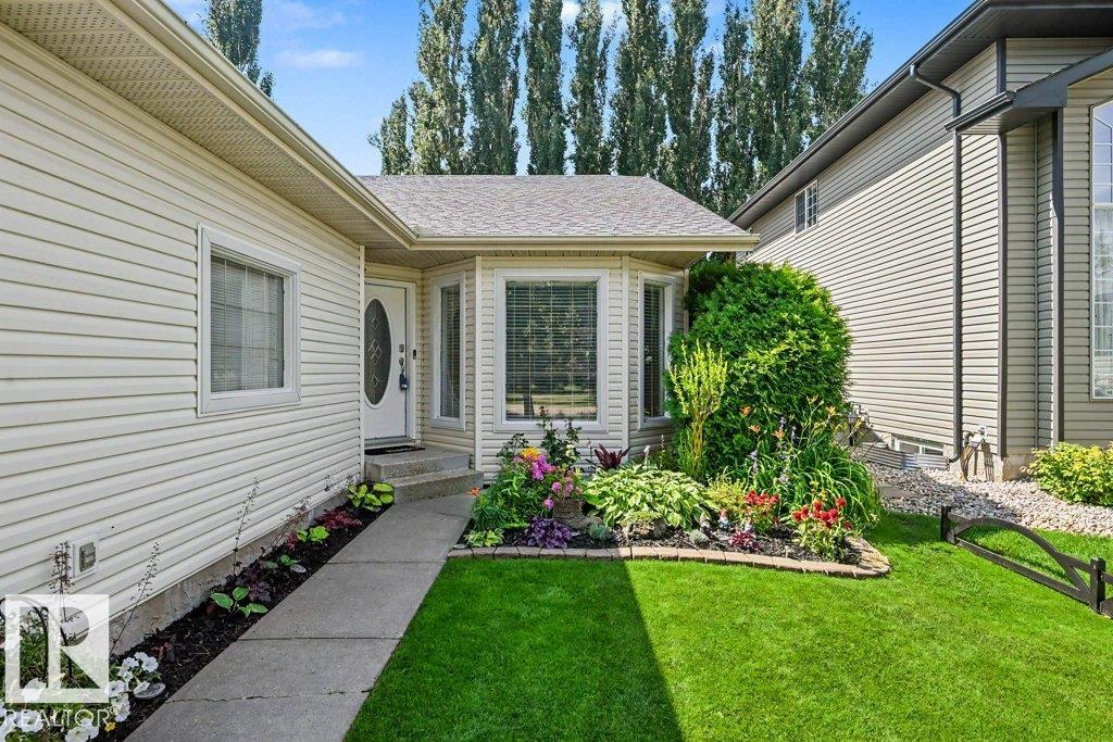 10 Oakridge Drive N