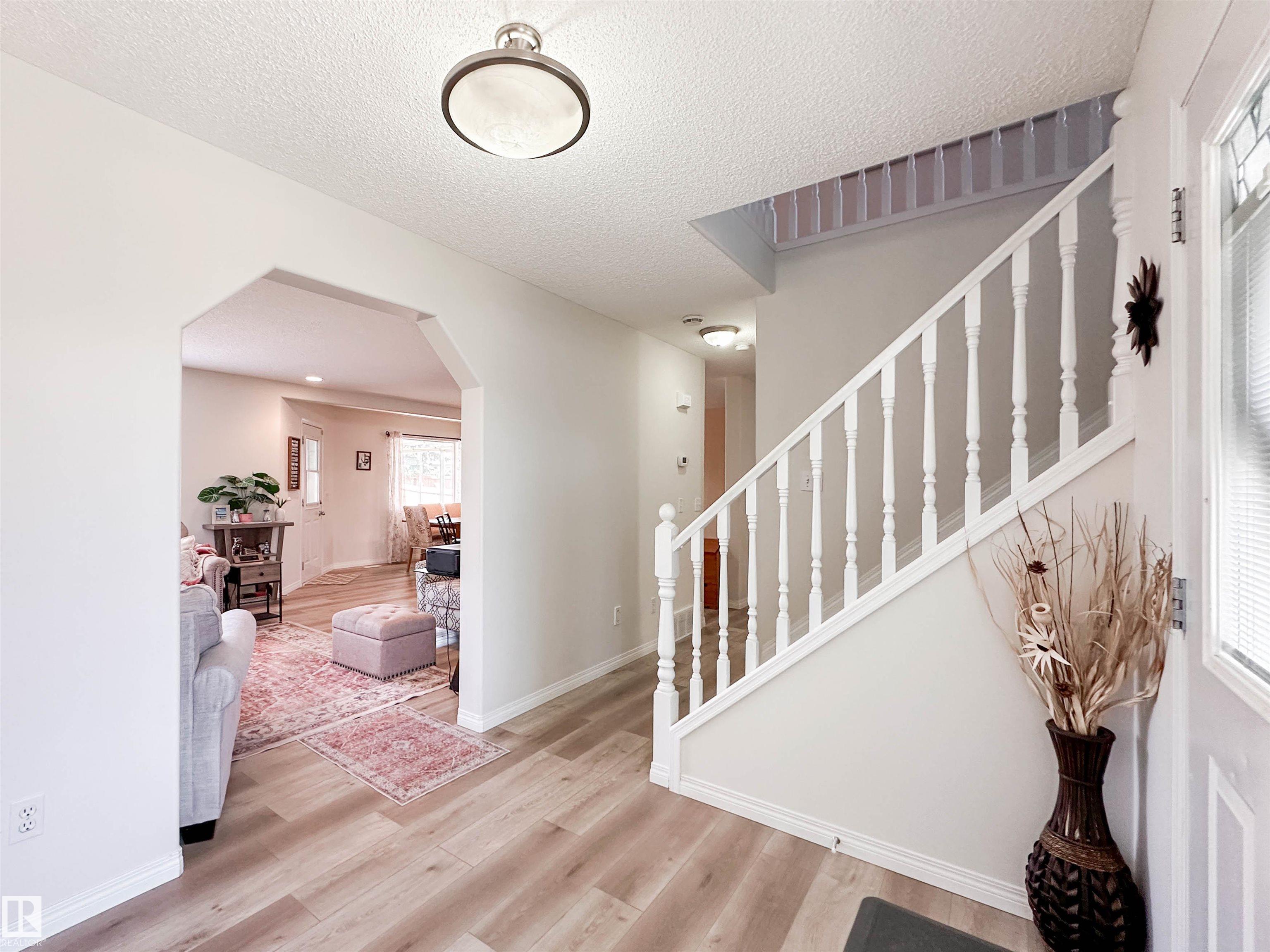 6 NORFOLK Close