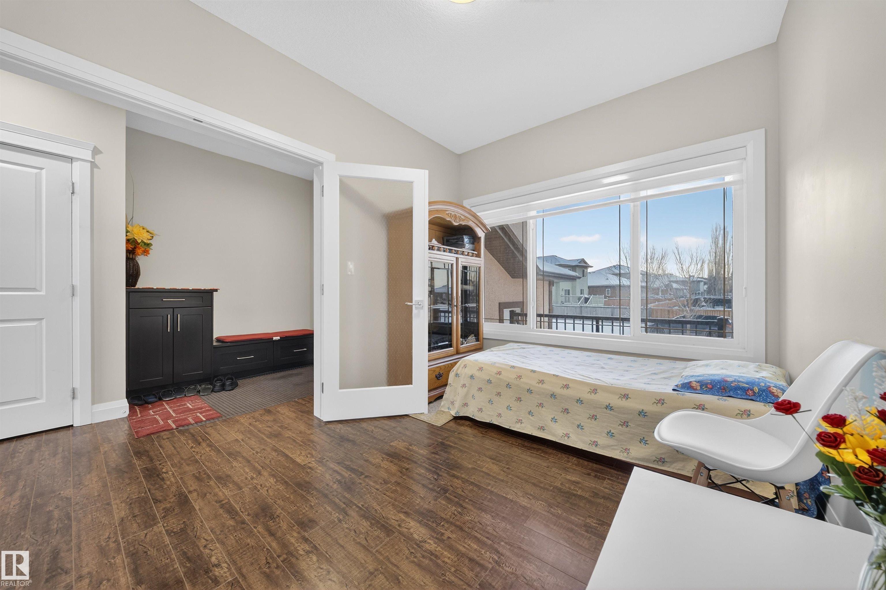 3 SHOREWOOD Crescent
