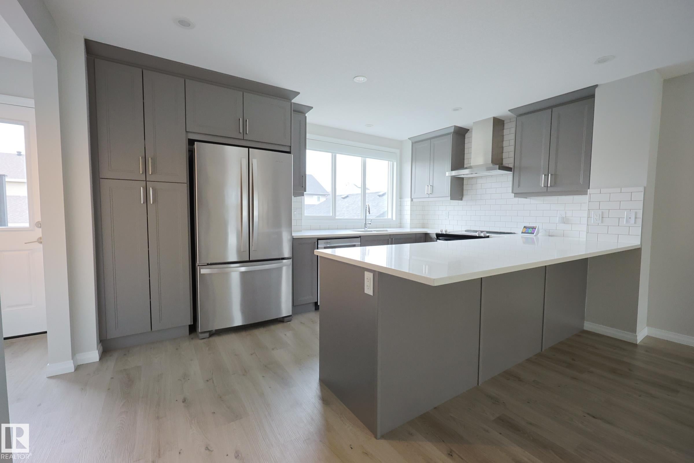 30 NETTLE Crescent