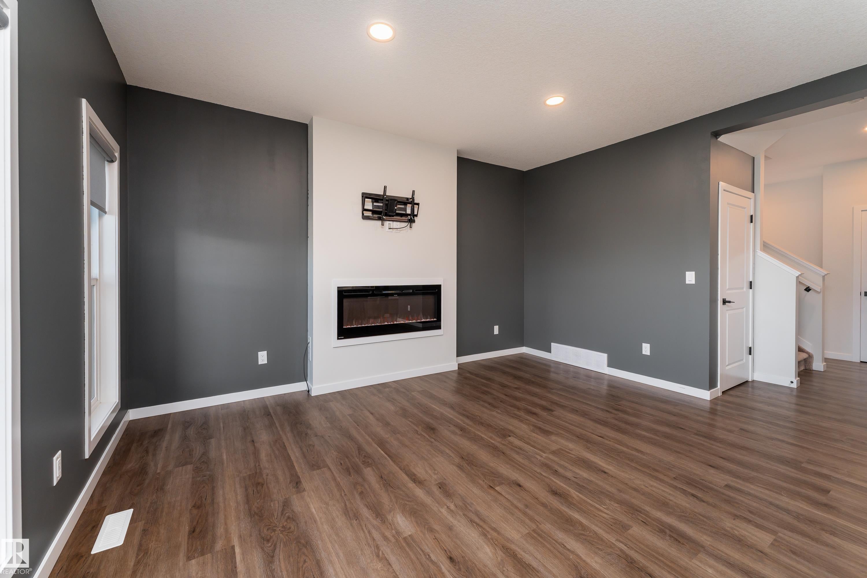114 ASTORIA Crescent