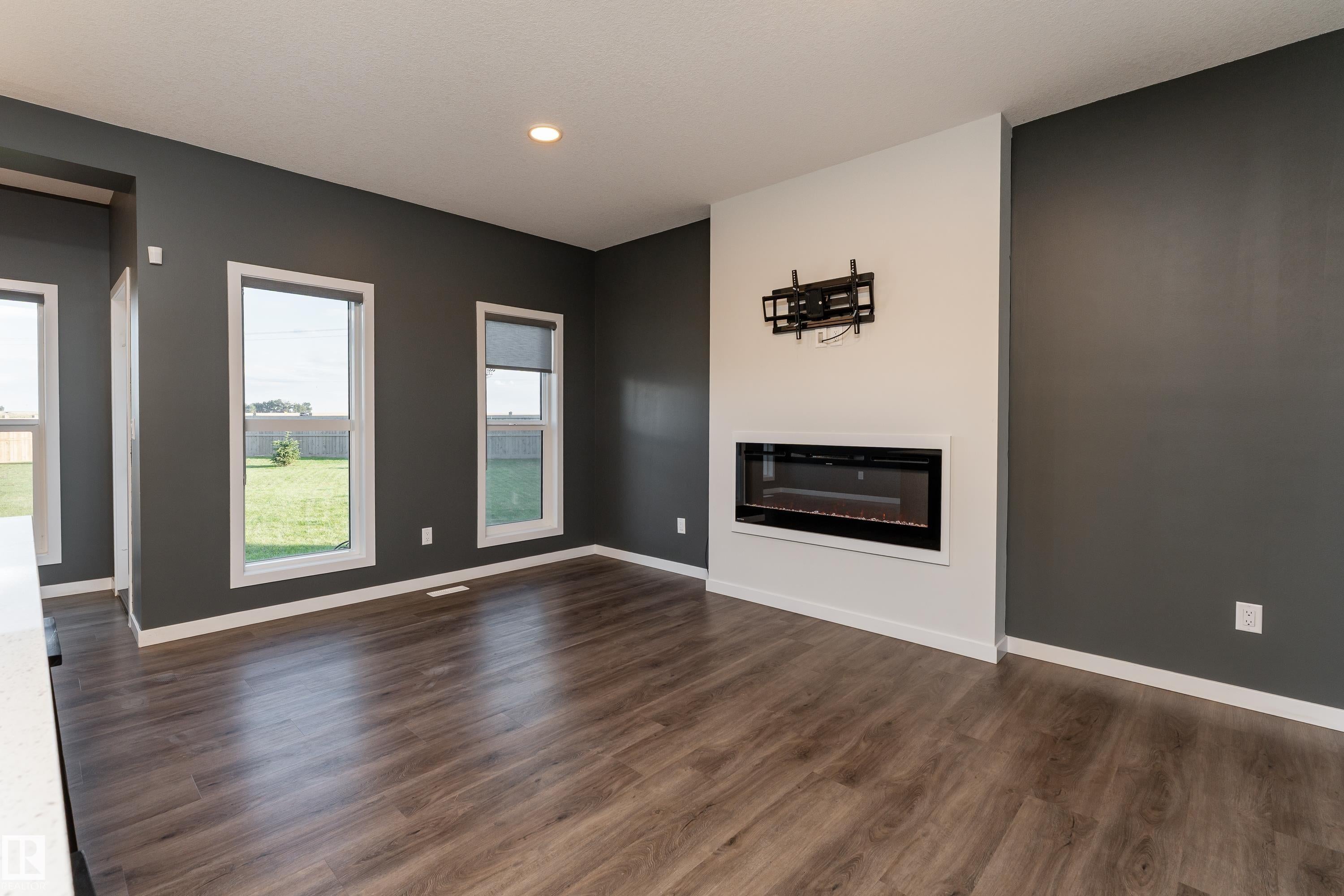 114 ASTORIA Crescent