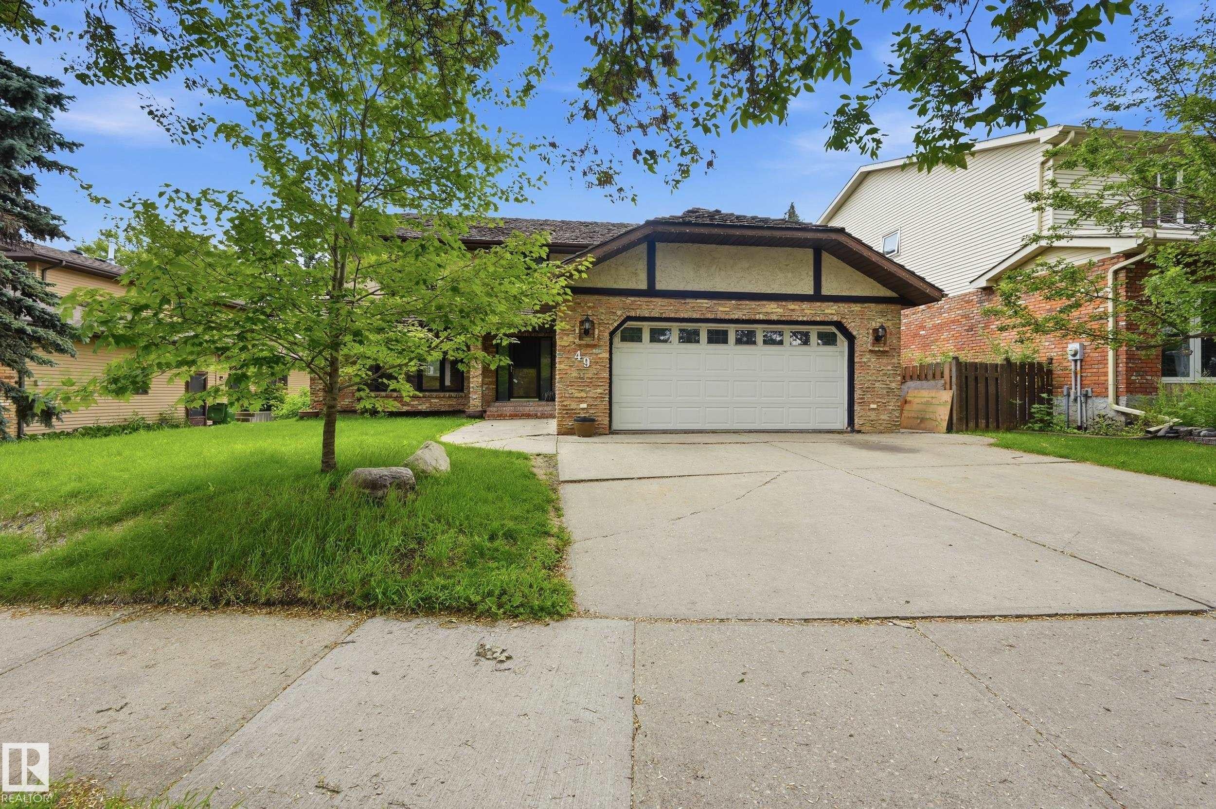 49 PINERIDGE Crescent