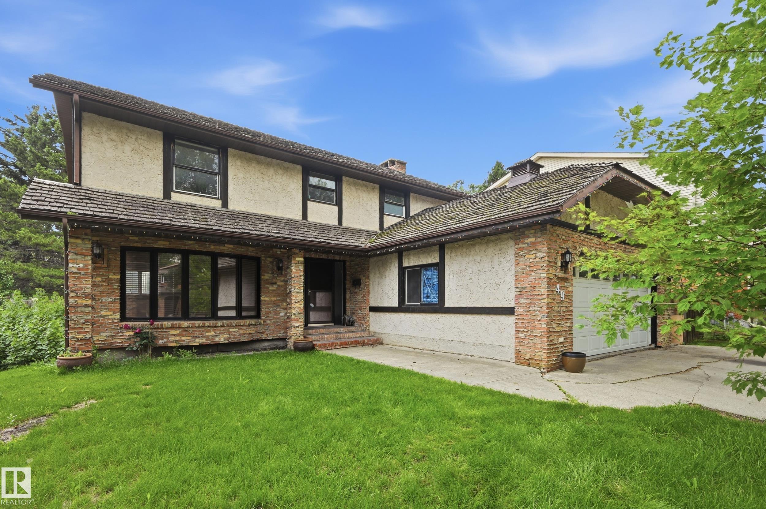 49 PINERIDGE Crescent