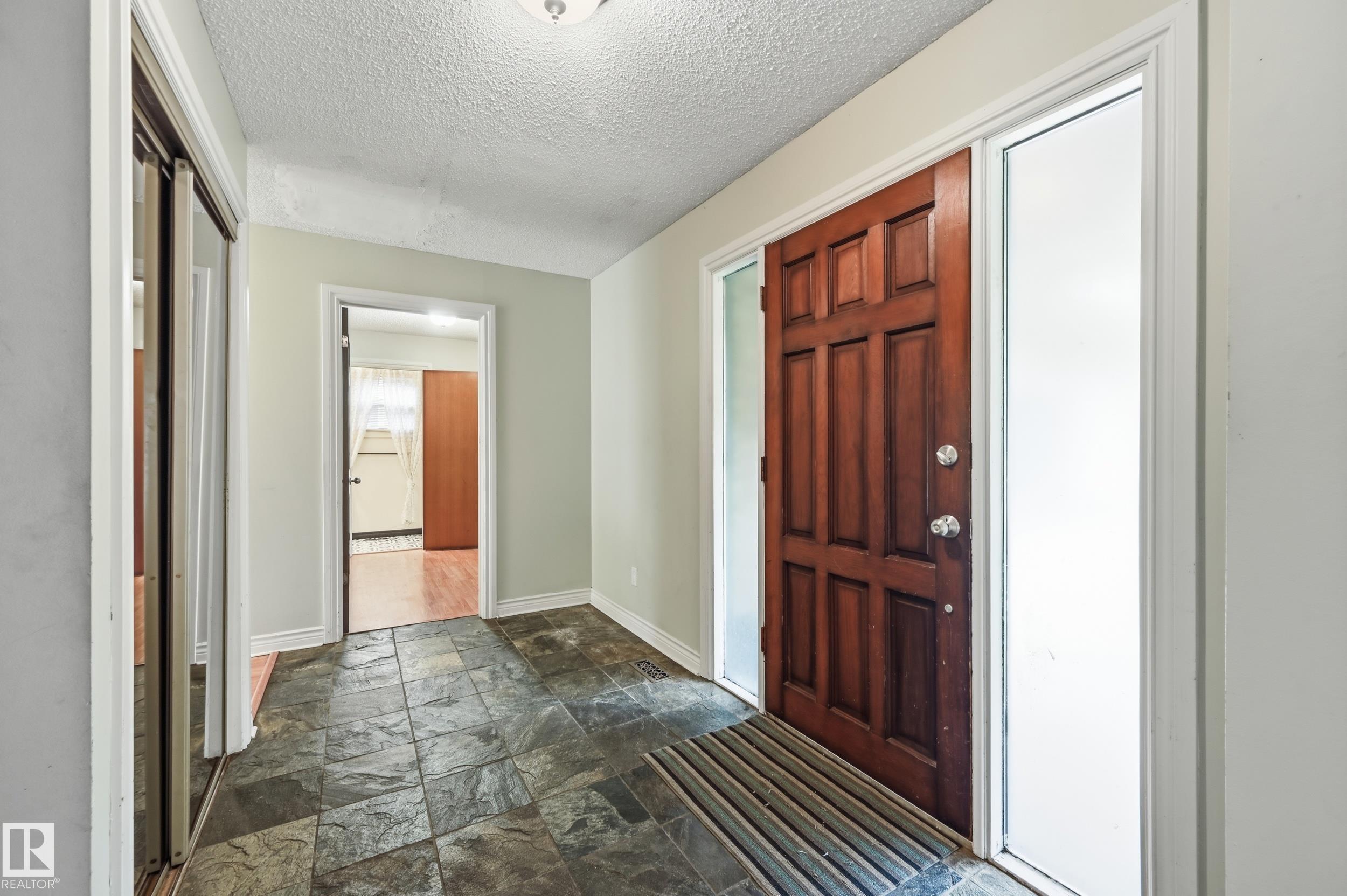49 PINERIDGE Crescent