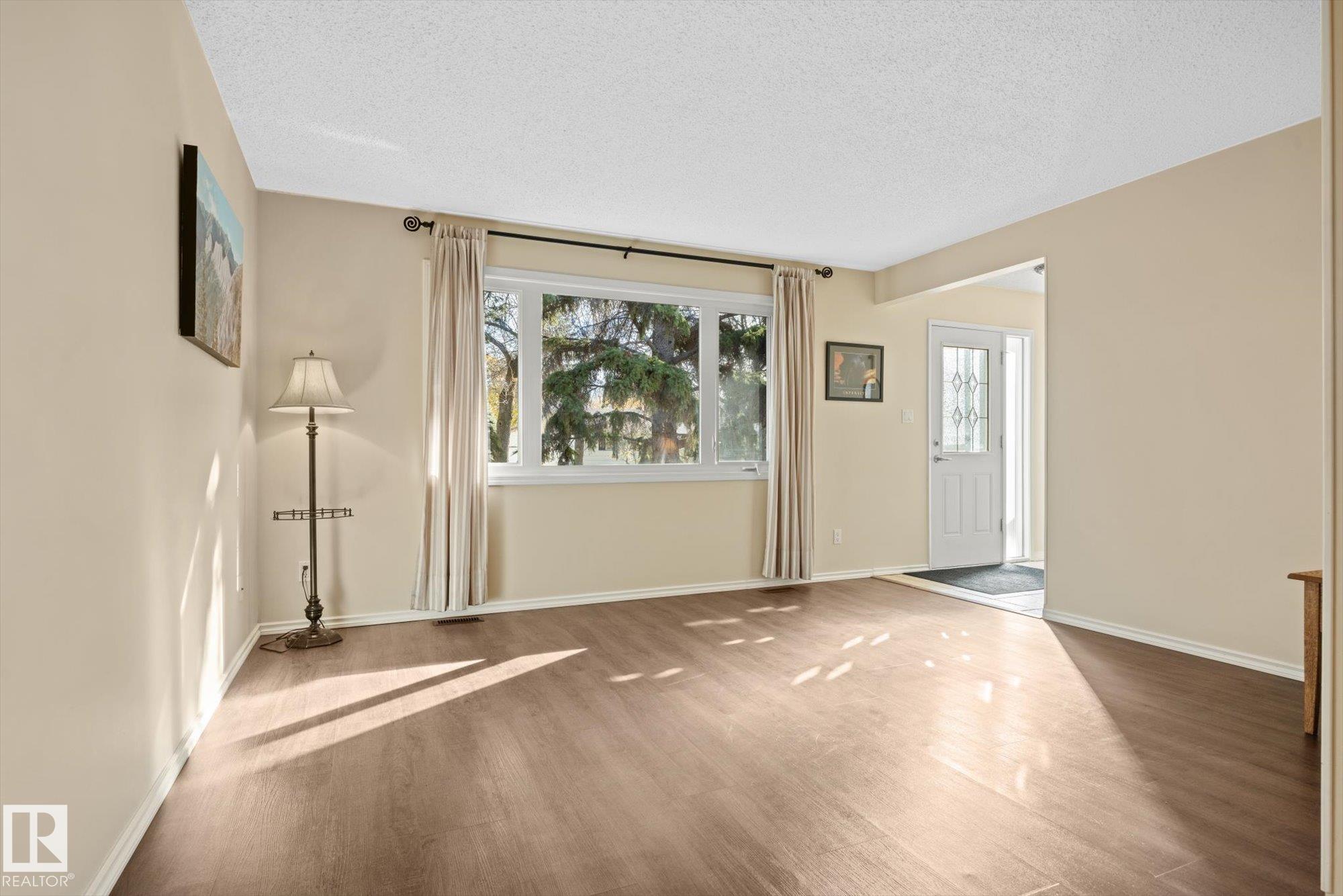 15 FALCON Crescent