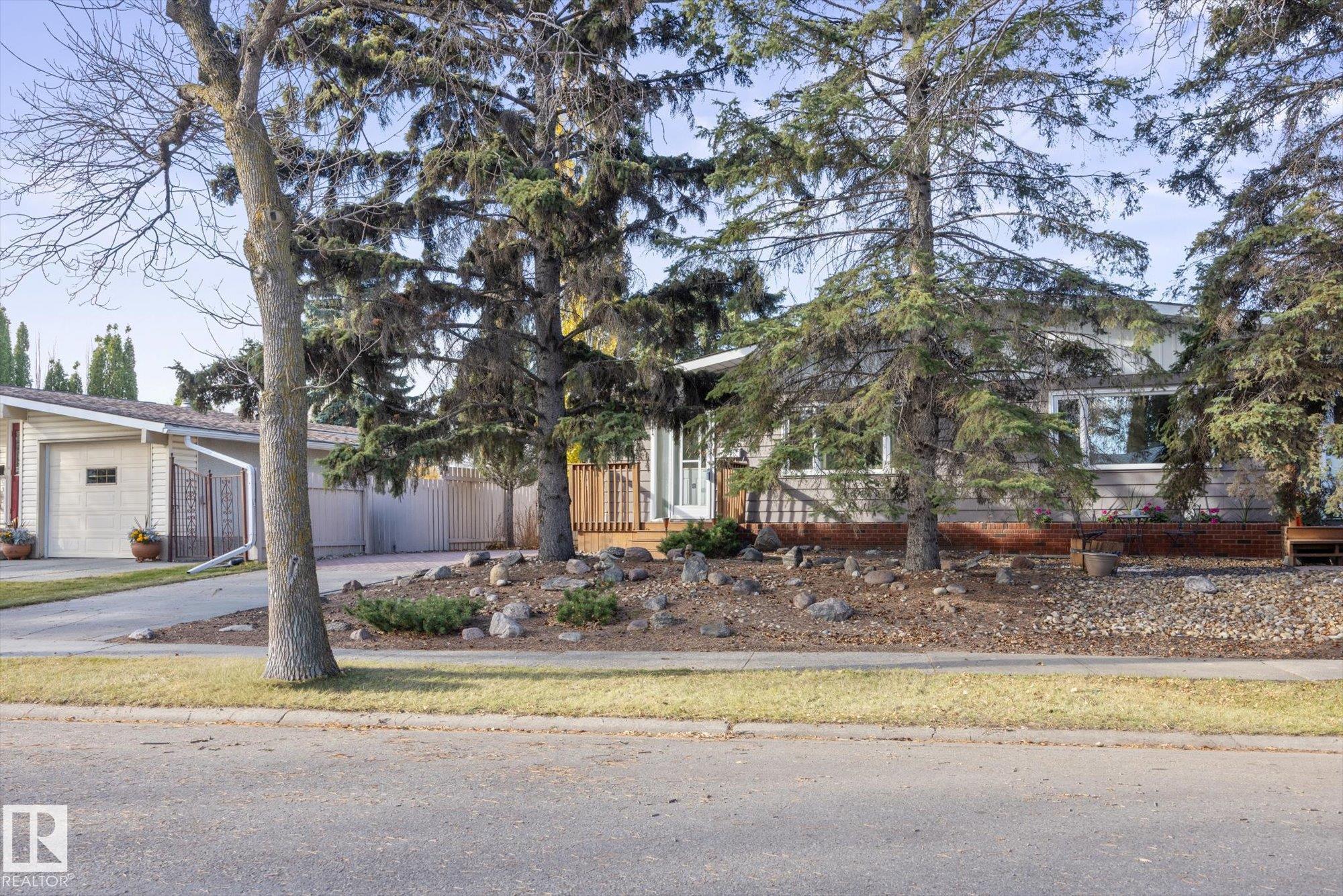15 FALCON Crescent