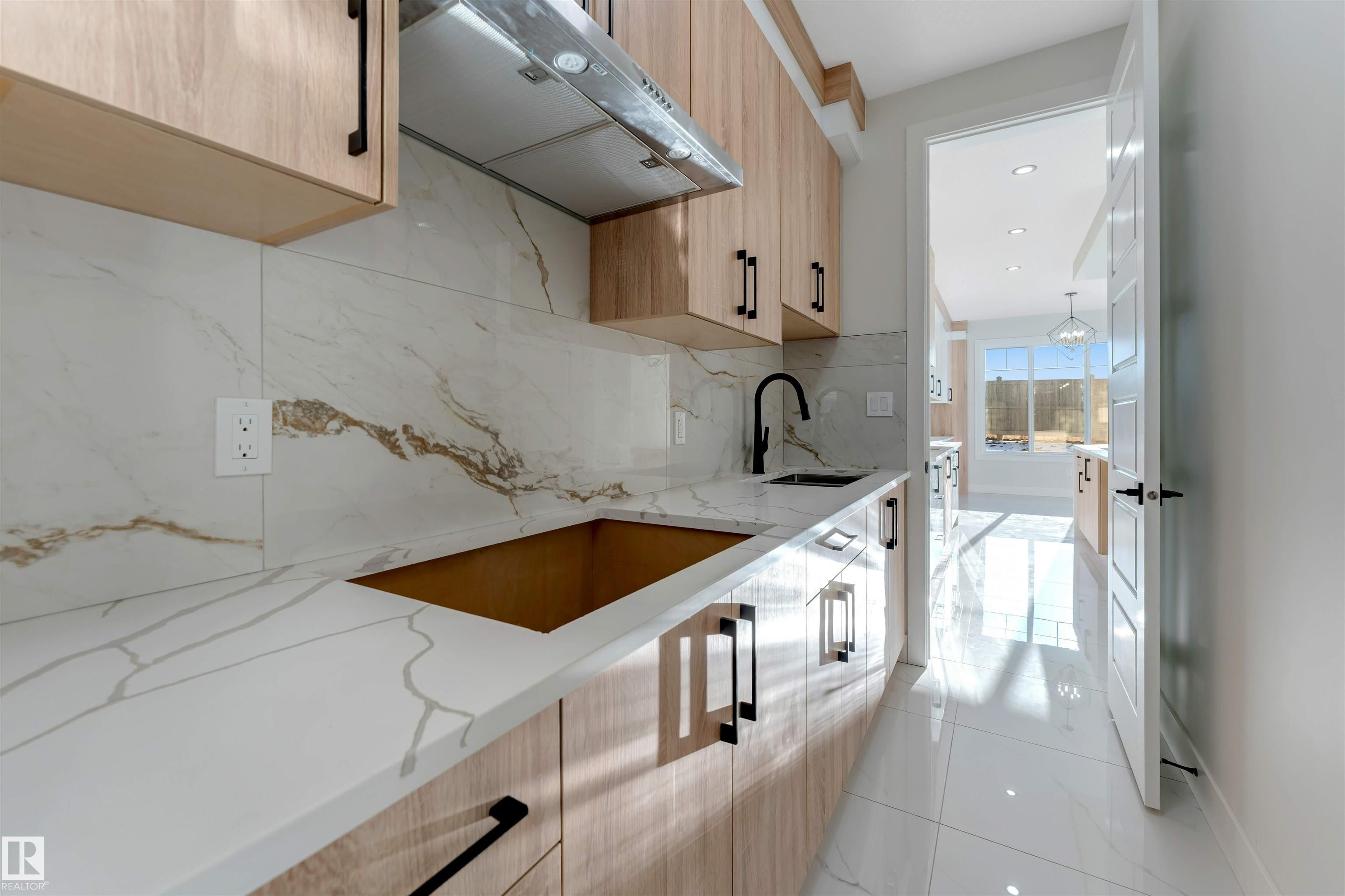 4012 40 Street 4012