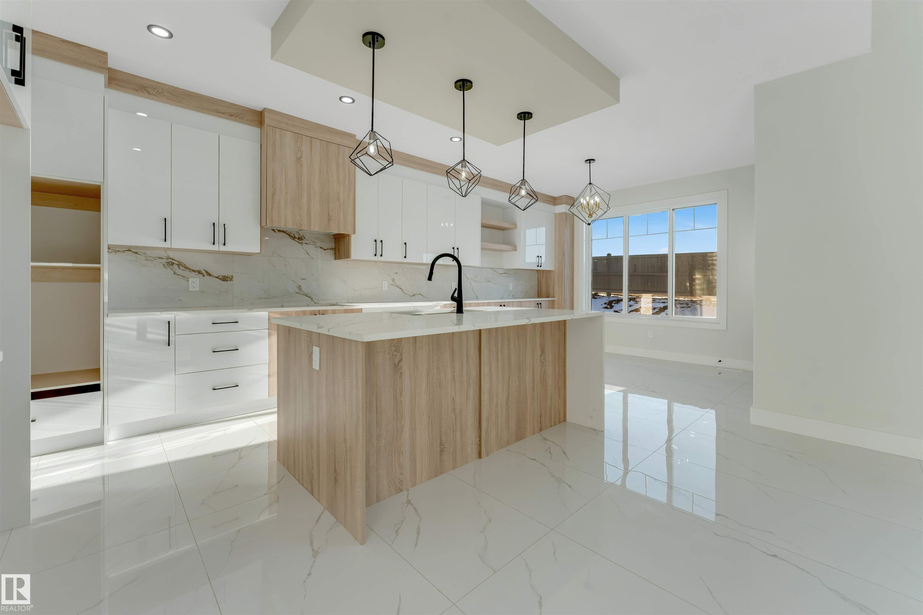 4012 40 Street 4012