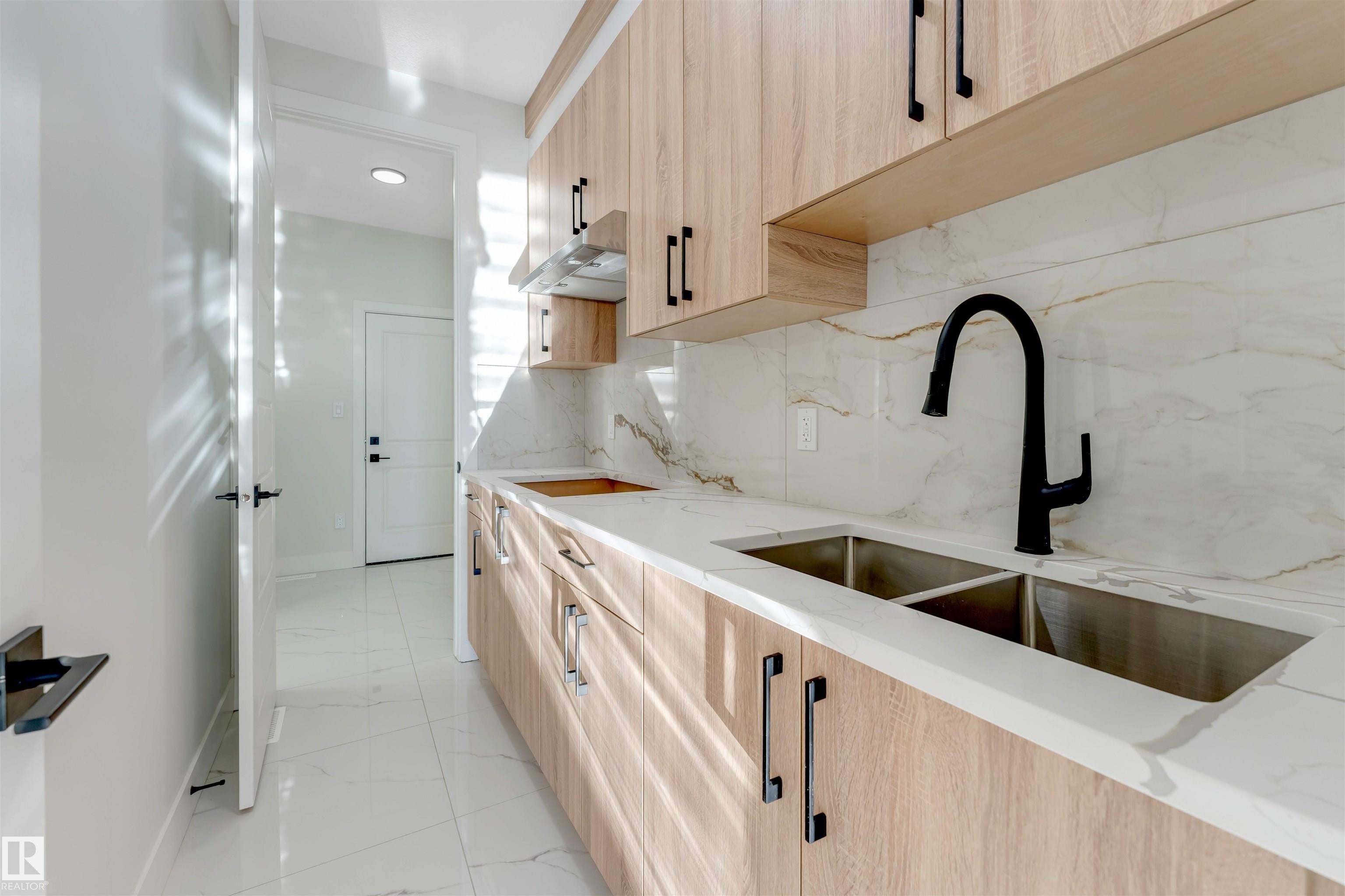 4012 40 Street 4012