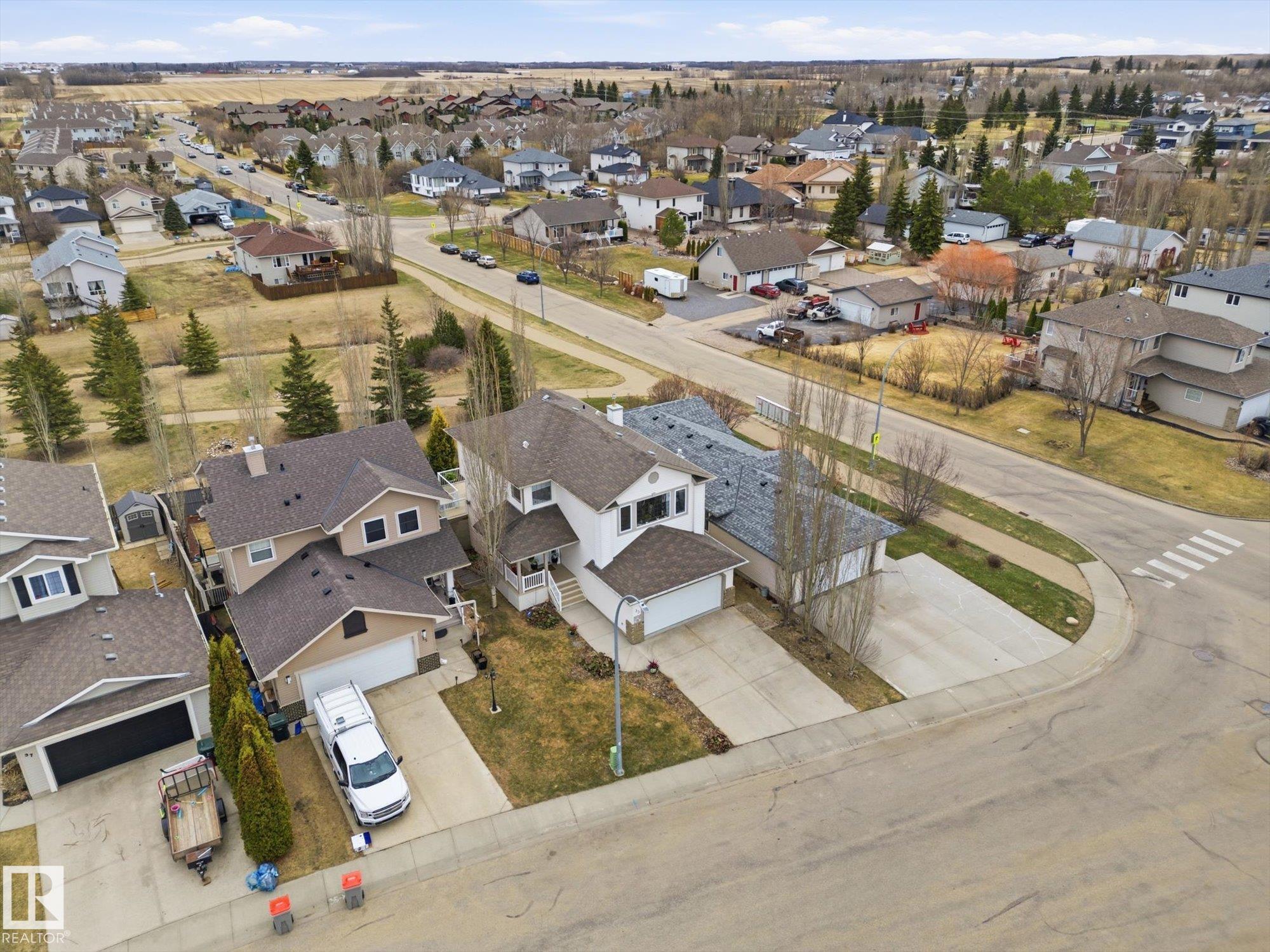 33 GRAYRIDGE Crescent