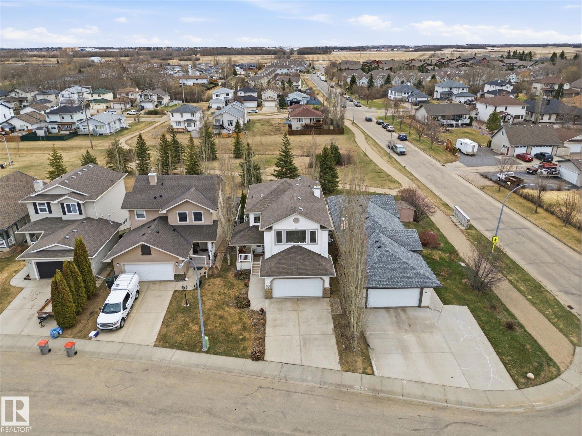 33 GRAYRIDGE Crescent