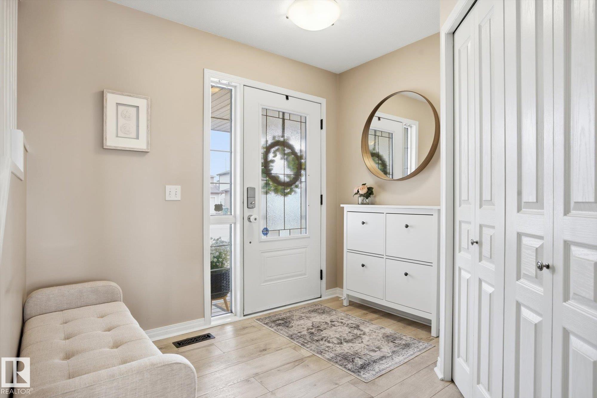 33 GRAYRIDGE Crescent