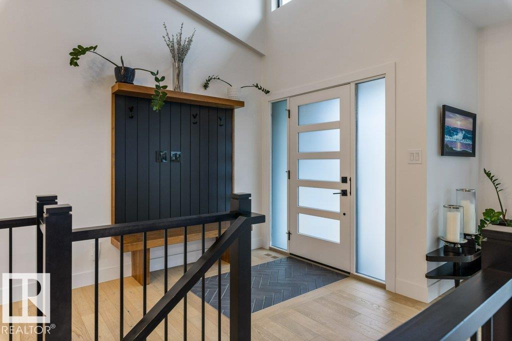 3 LEE Place