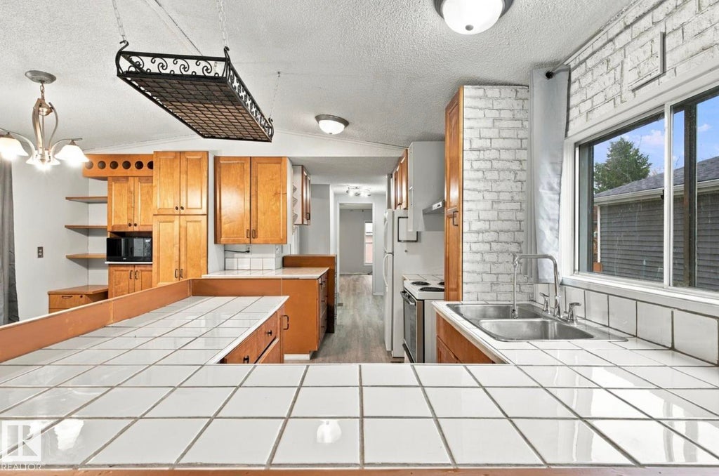 2664 LAKEVIEW DR, EDMONTON, AB T5S 1T7 - Image 2440313003.jpeg?d=l