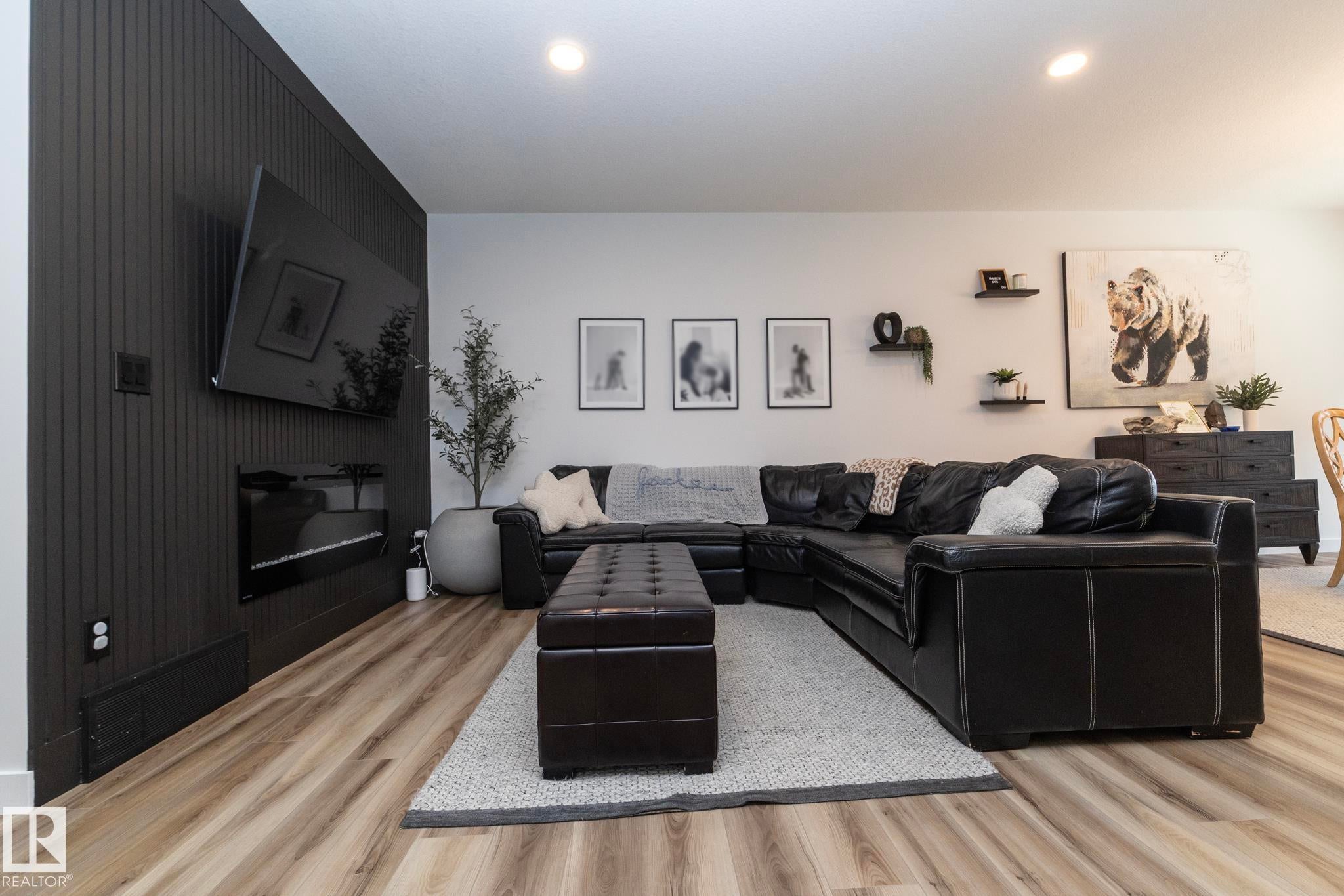 54 KINGSBURY Circle