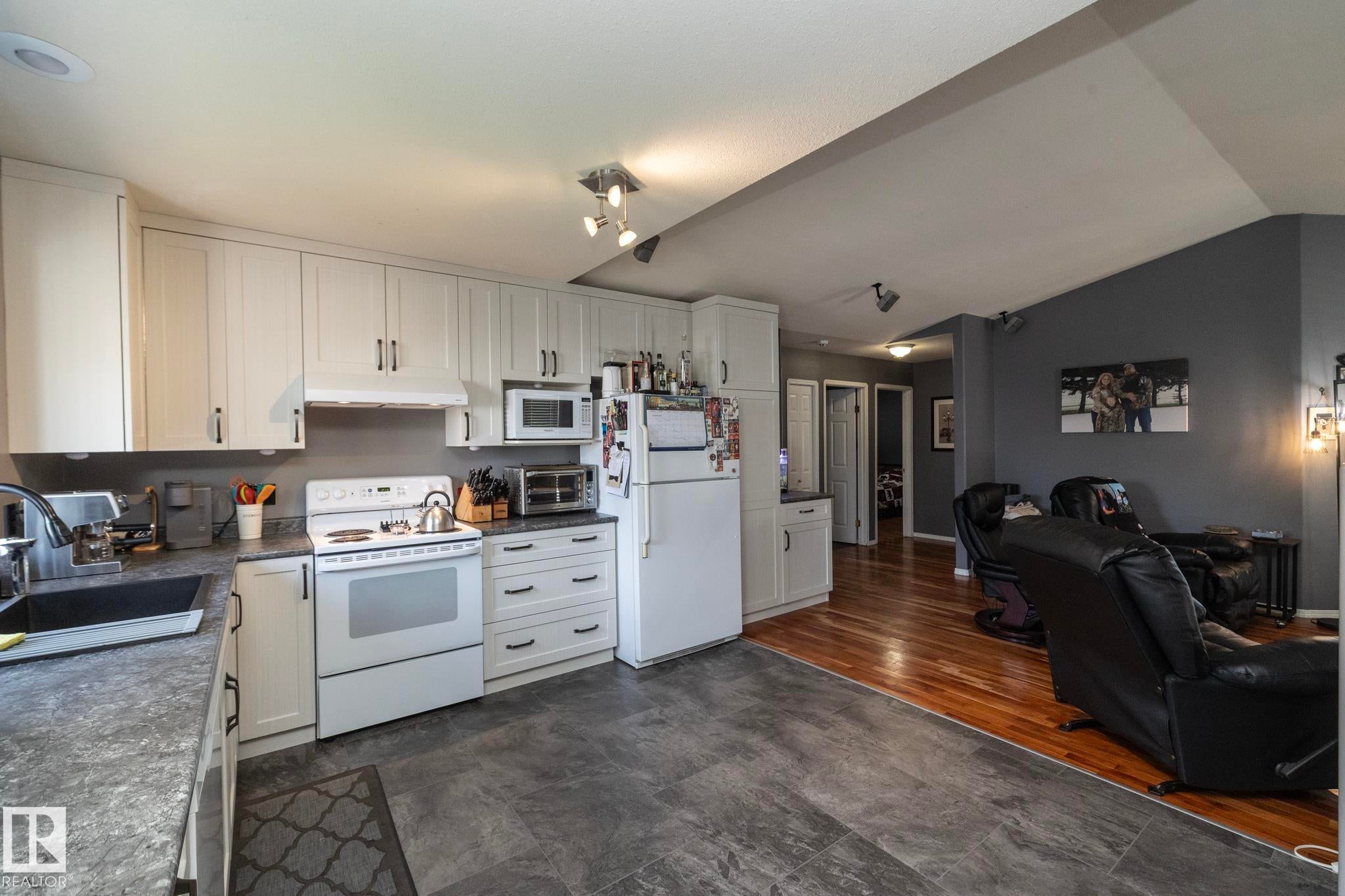 23 DELAGE Crescent