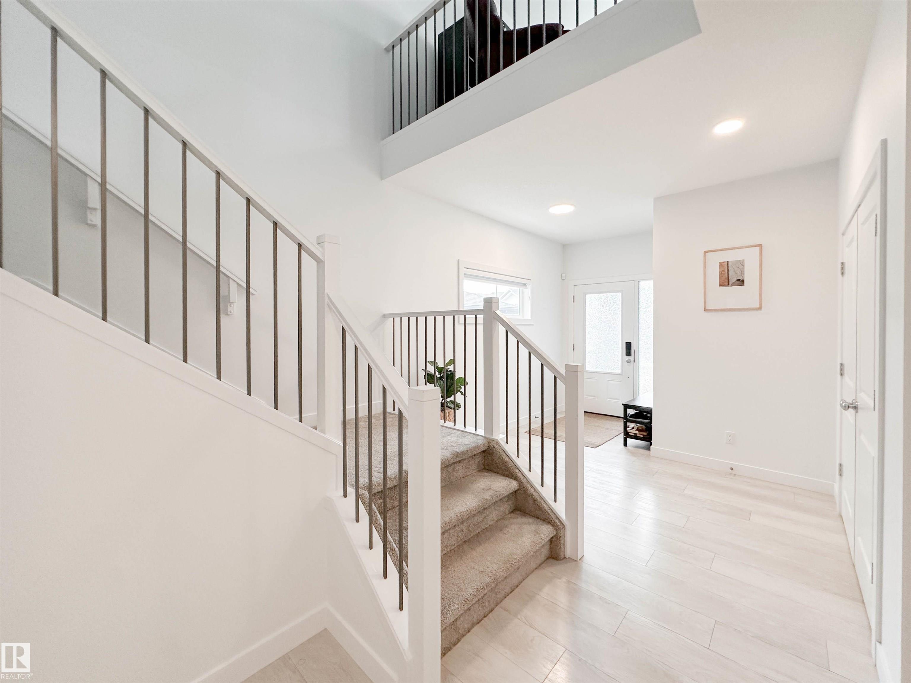 16 JENNIFER Crescent