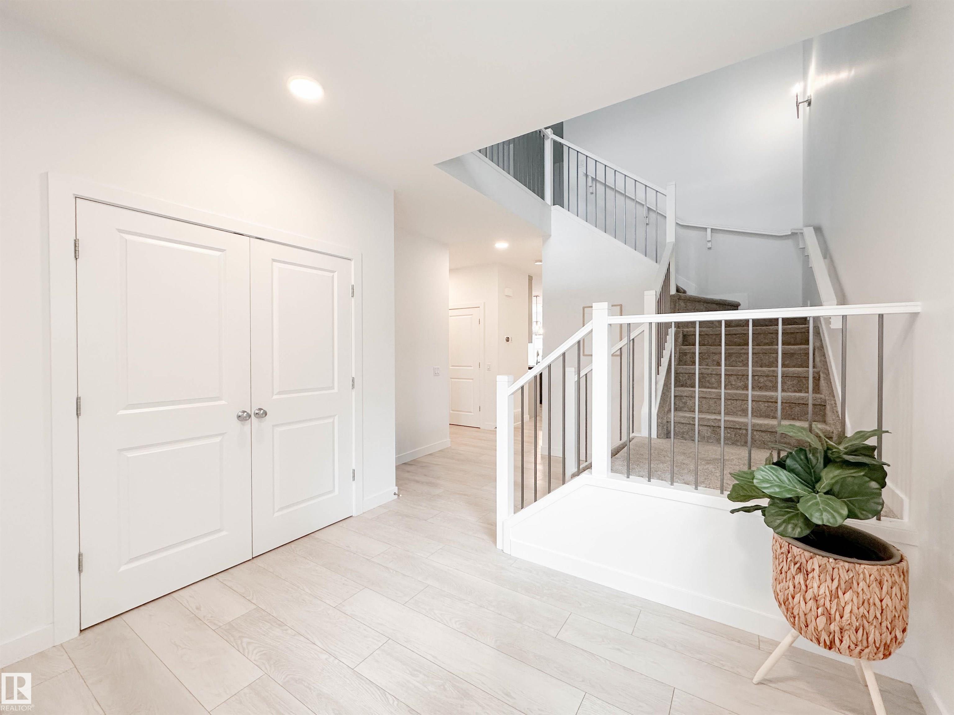 16 JENNIFER Crescent