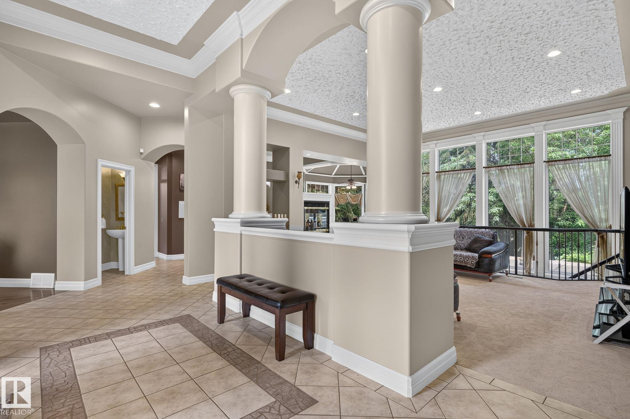 60 KINGSBURY CR