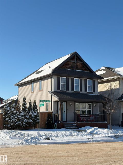 604 TAMARACK Road Edmonton AB T5Z 2M6