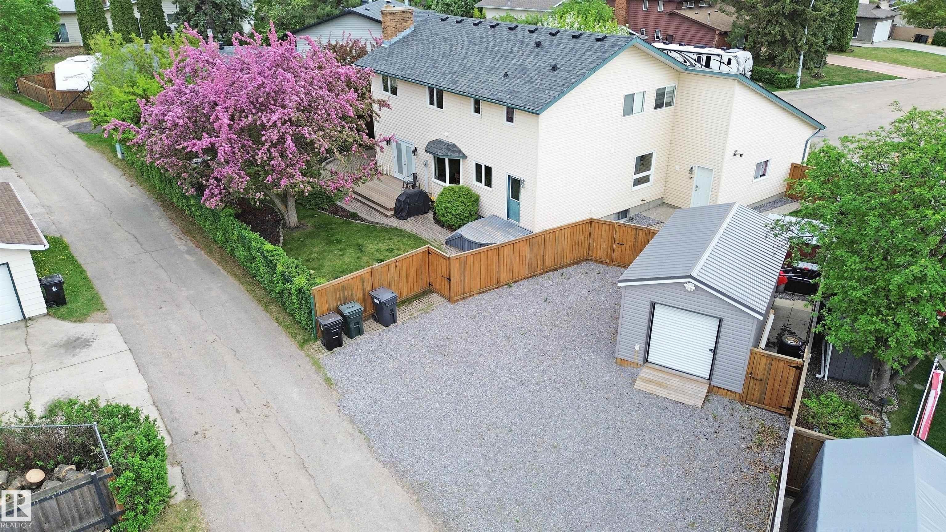 6 MARLBORO Place