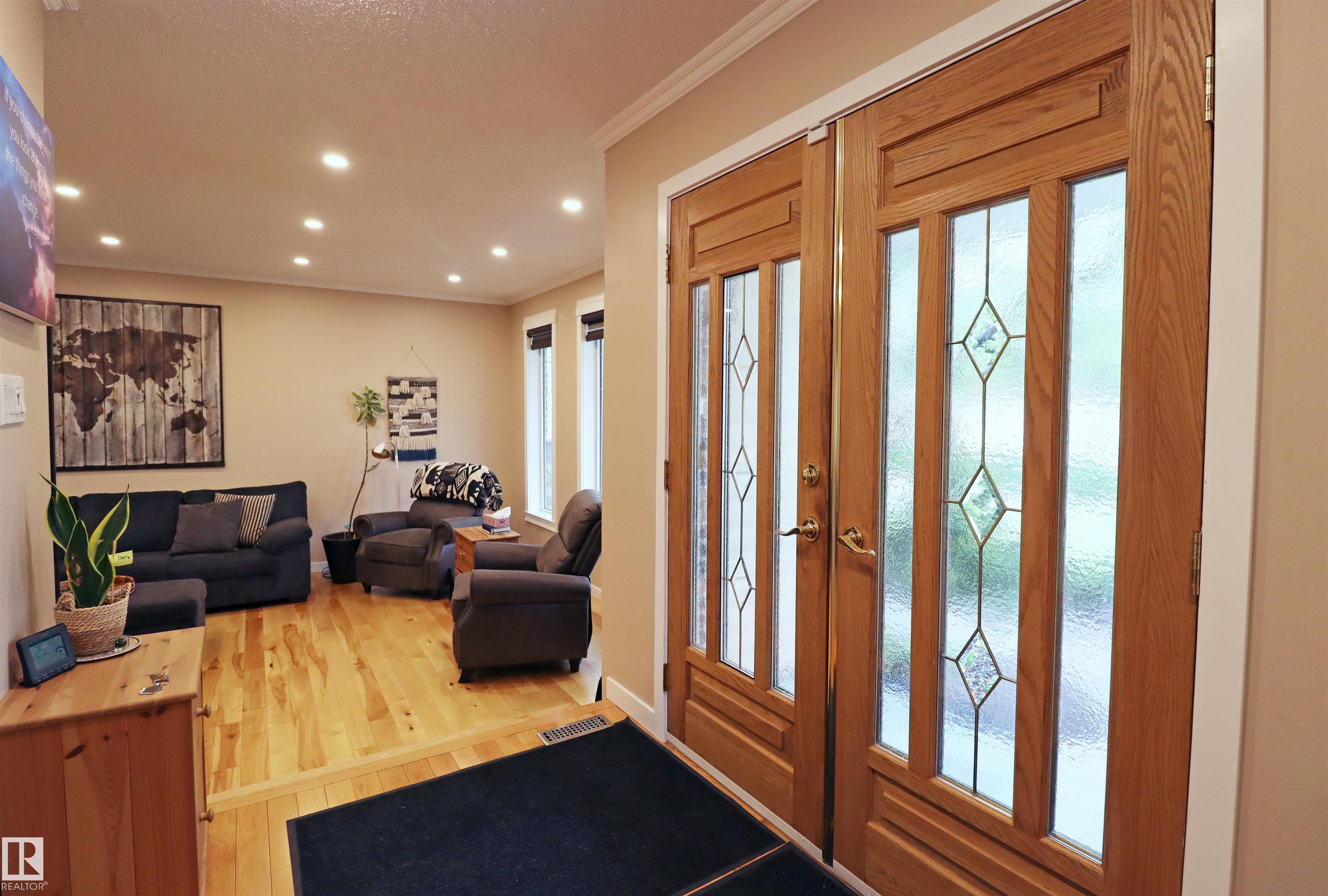 6 MARLBORO Place