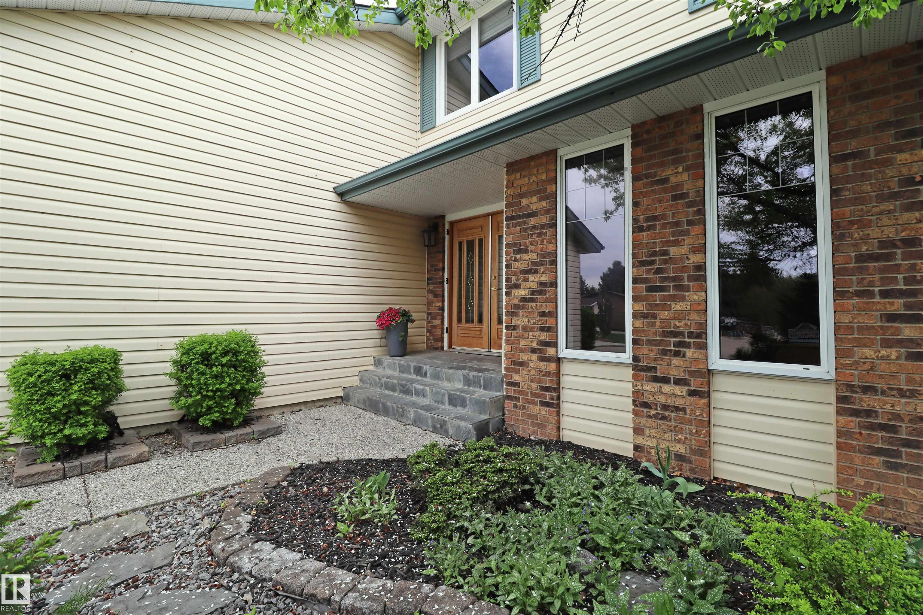 6 MARLBORO Place