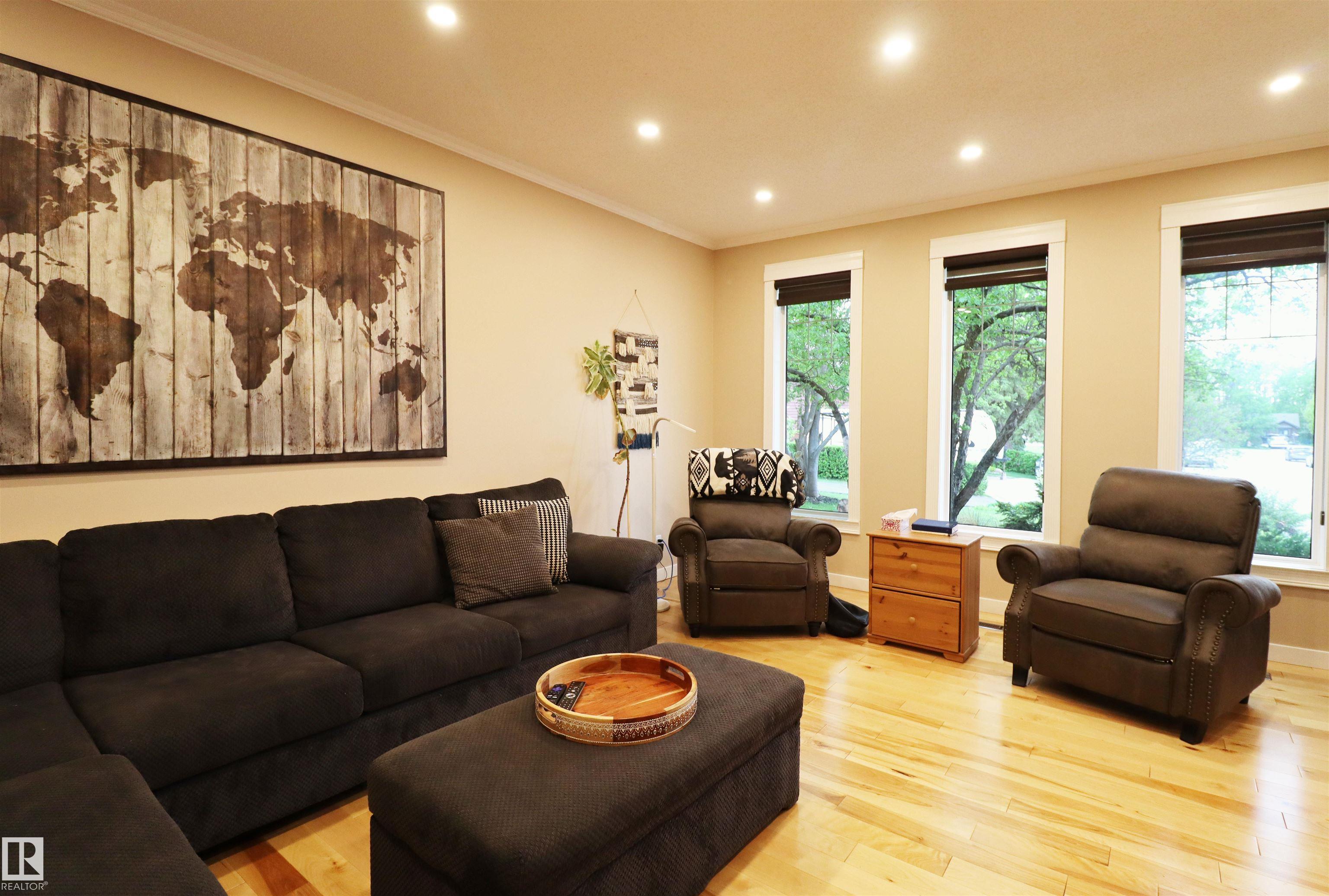 6 MARLBORO Place