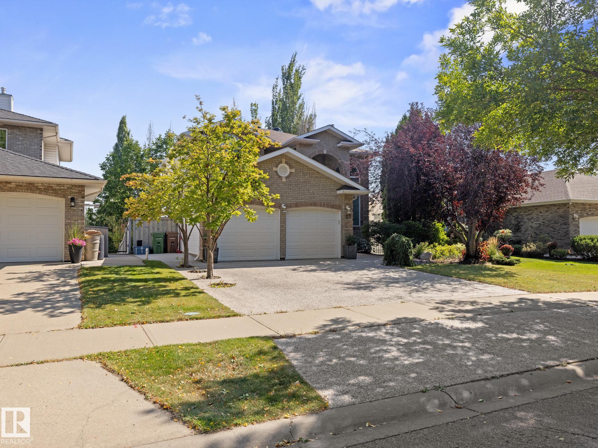 29 OAKDALE Place