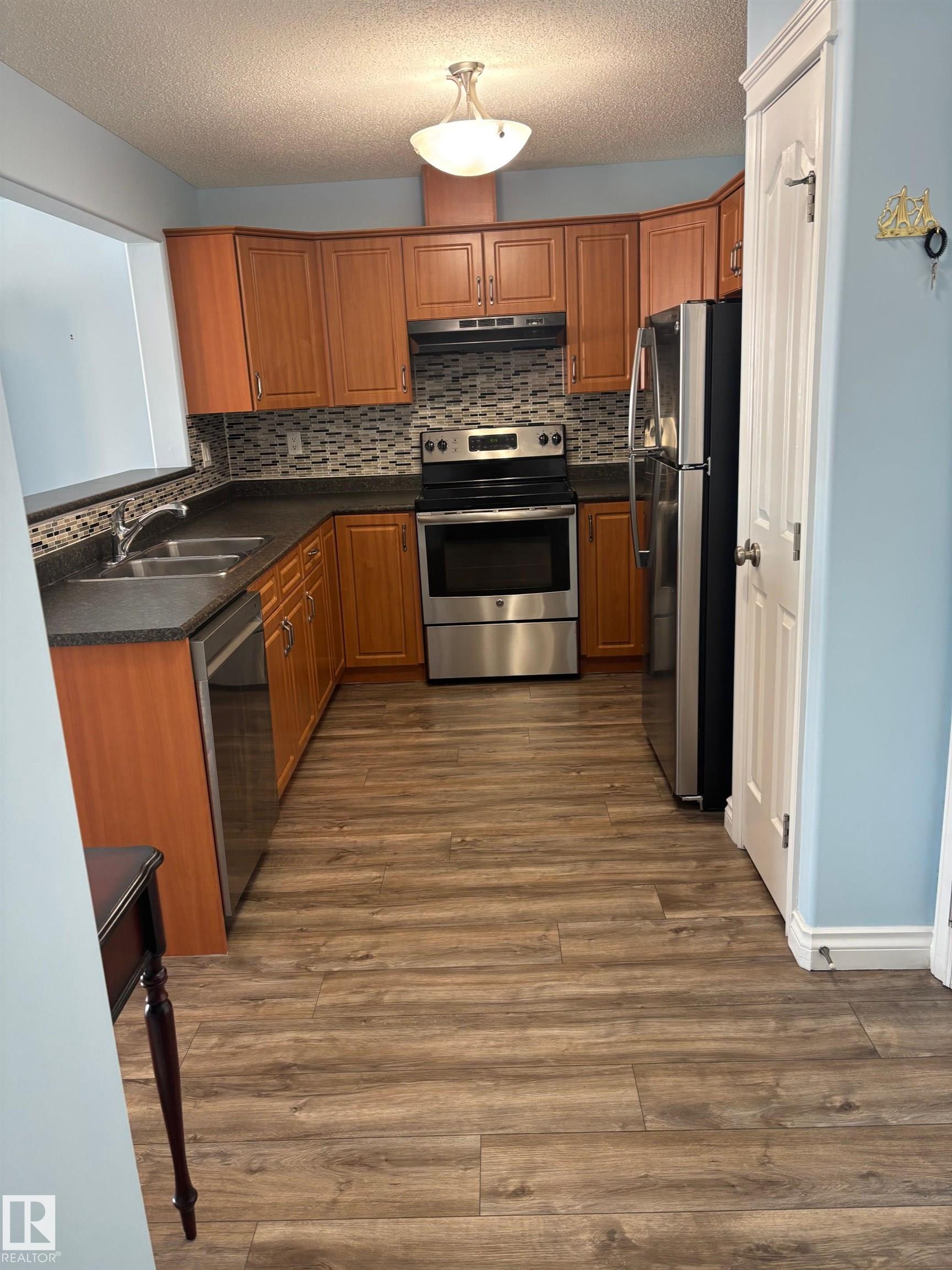 7801 GOLF COURSE Road 423