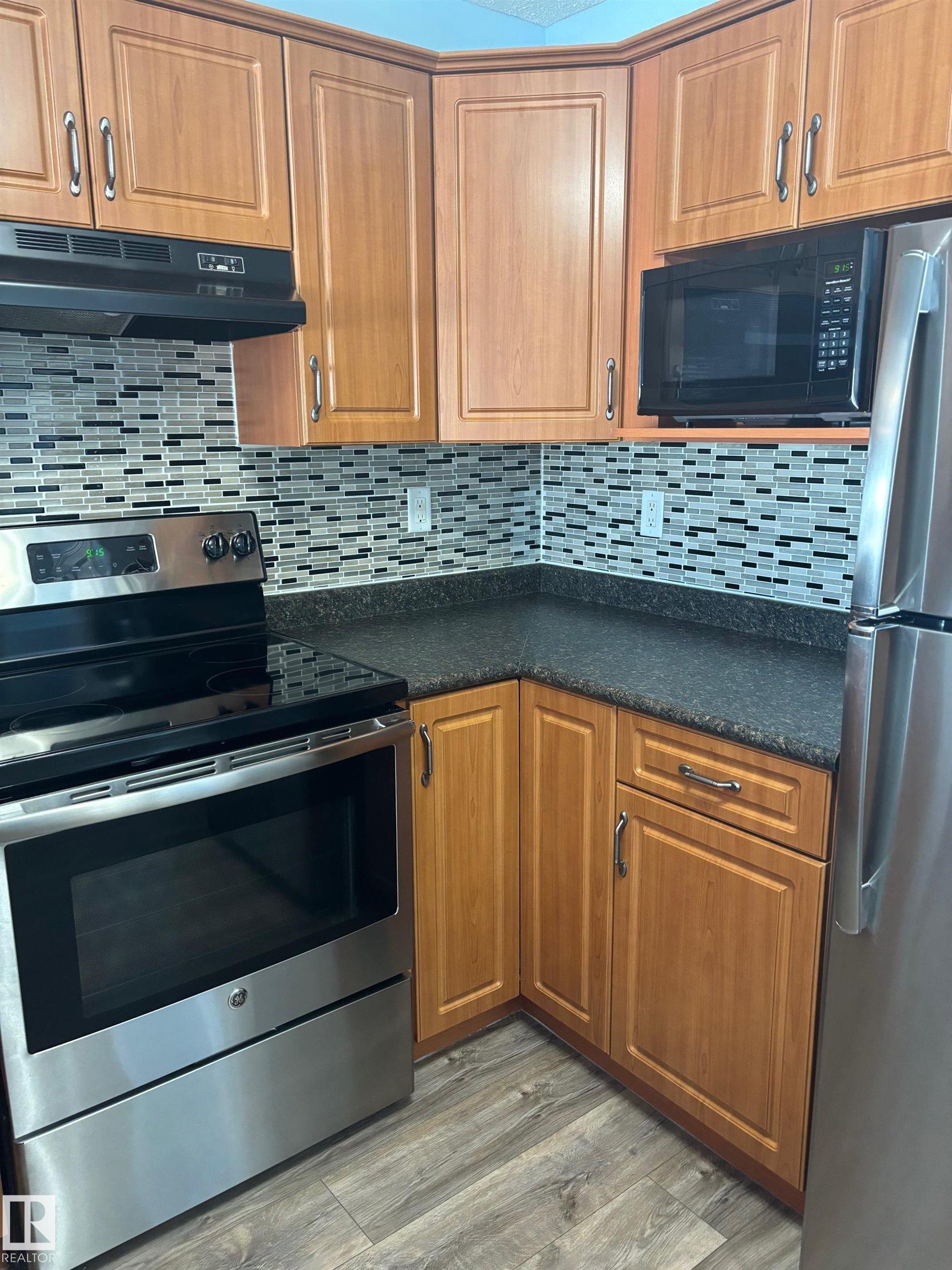 7801 GOLF COURSE Road 423