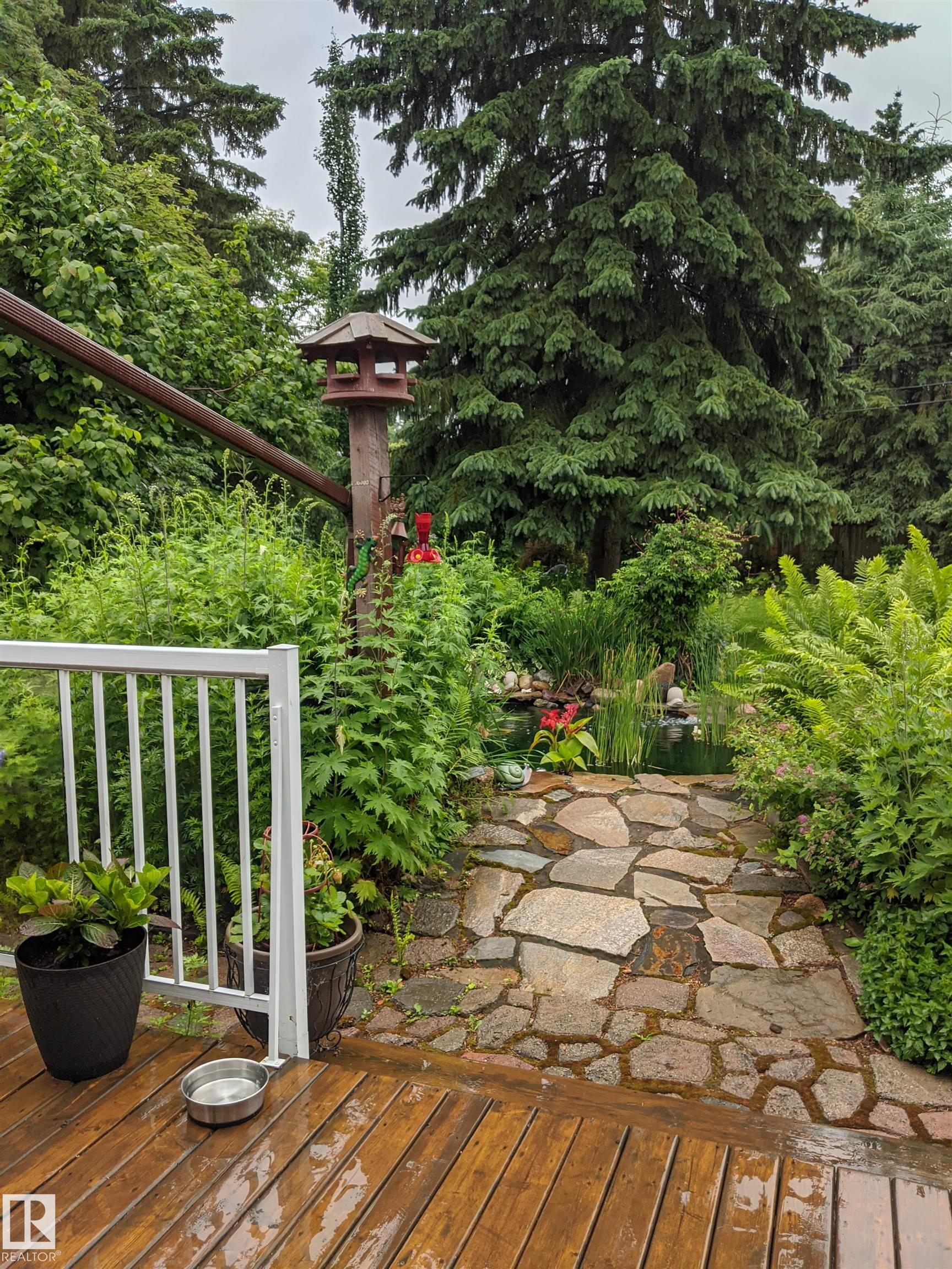 8 GARLAND Place