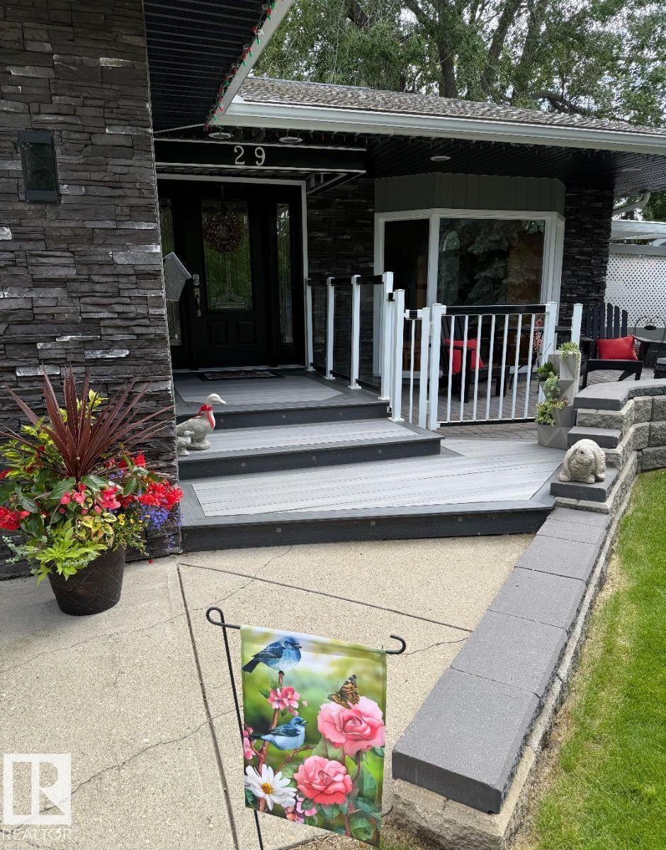 29 LINDBERGH Crescent