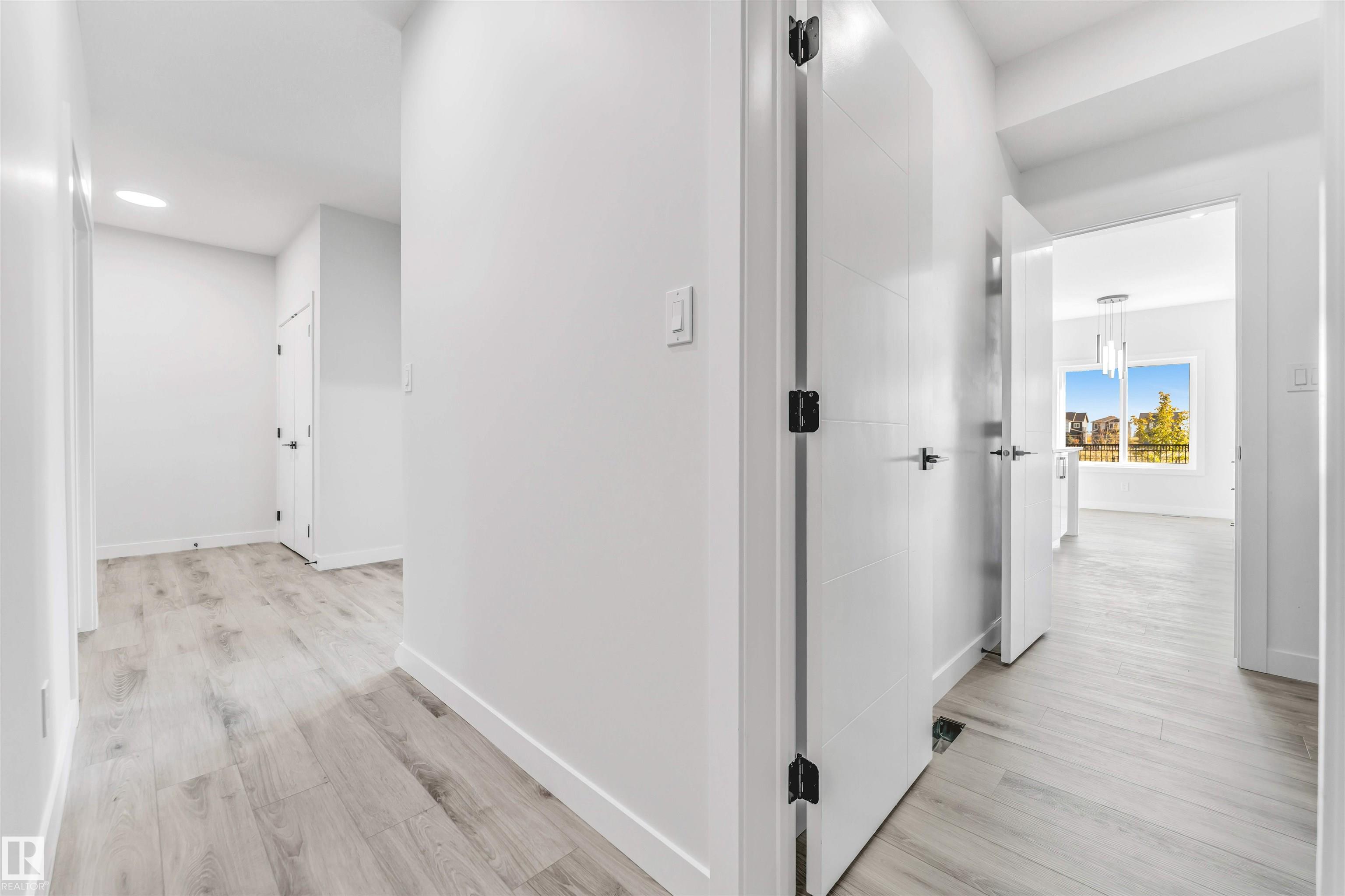 100 ELDRIDGE Point(e)