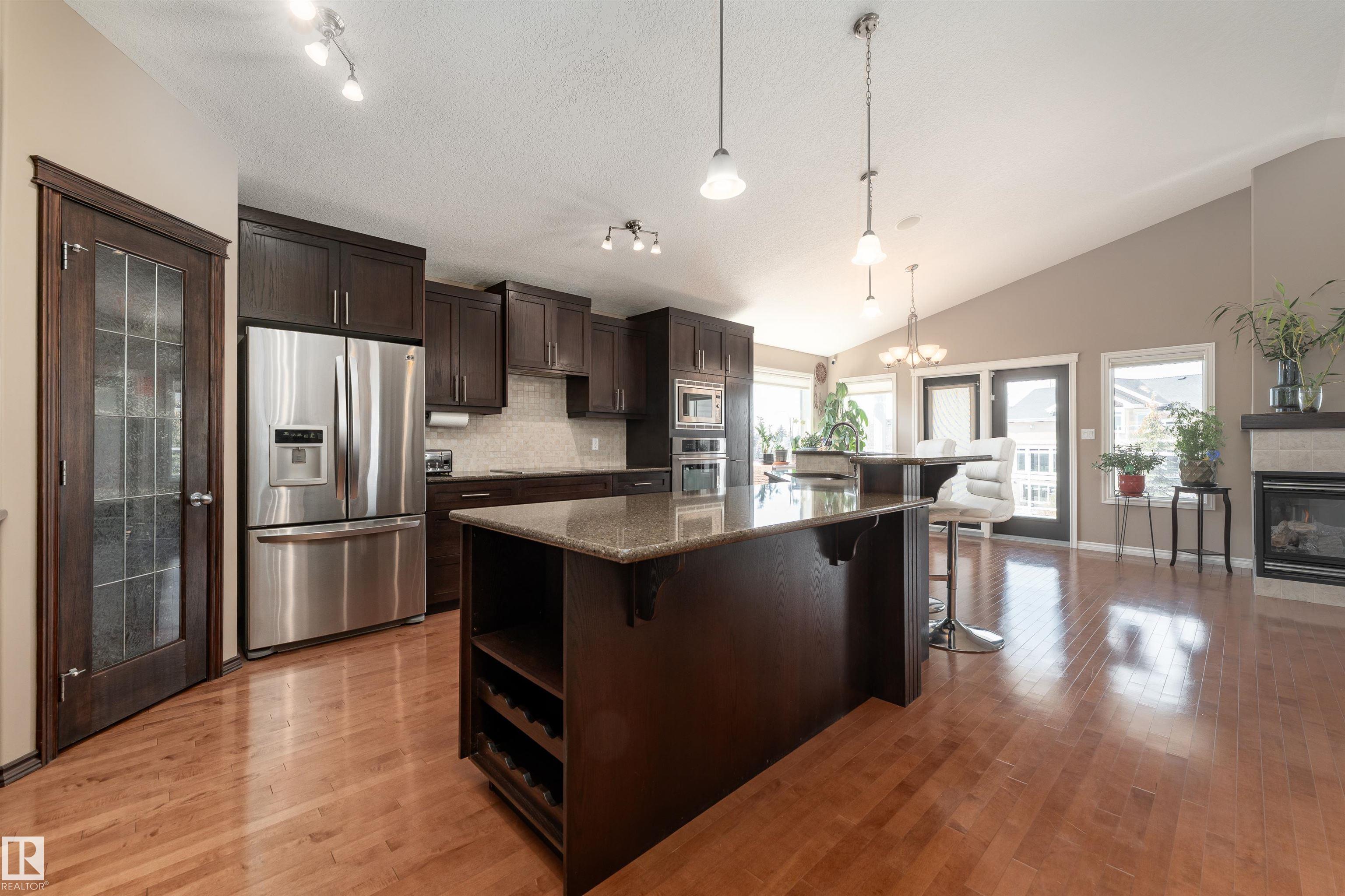 4206 TRIOMPHE Point(e)