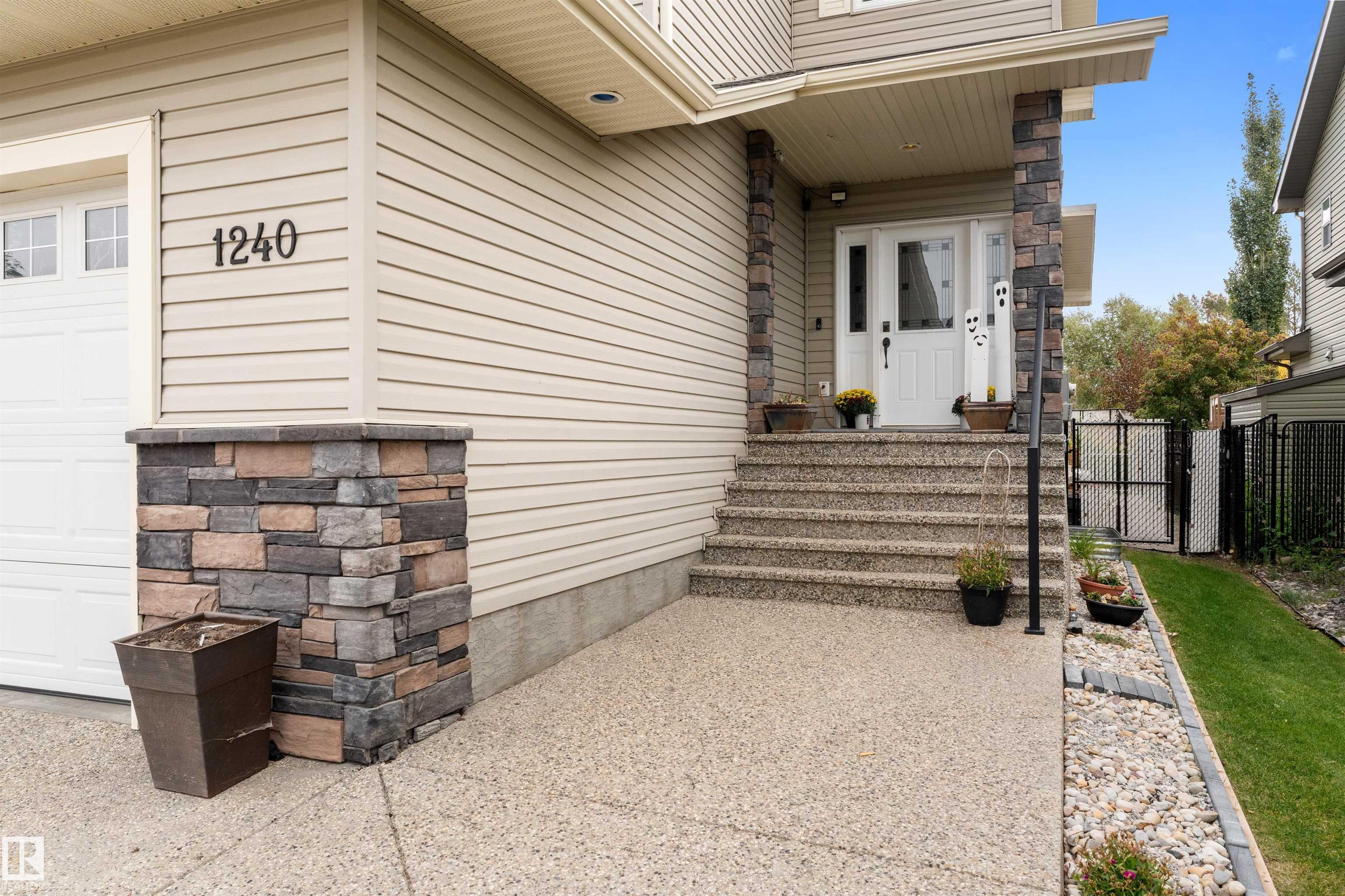 1240 WESTERRA Crescent
