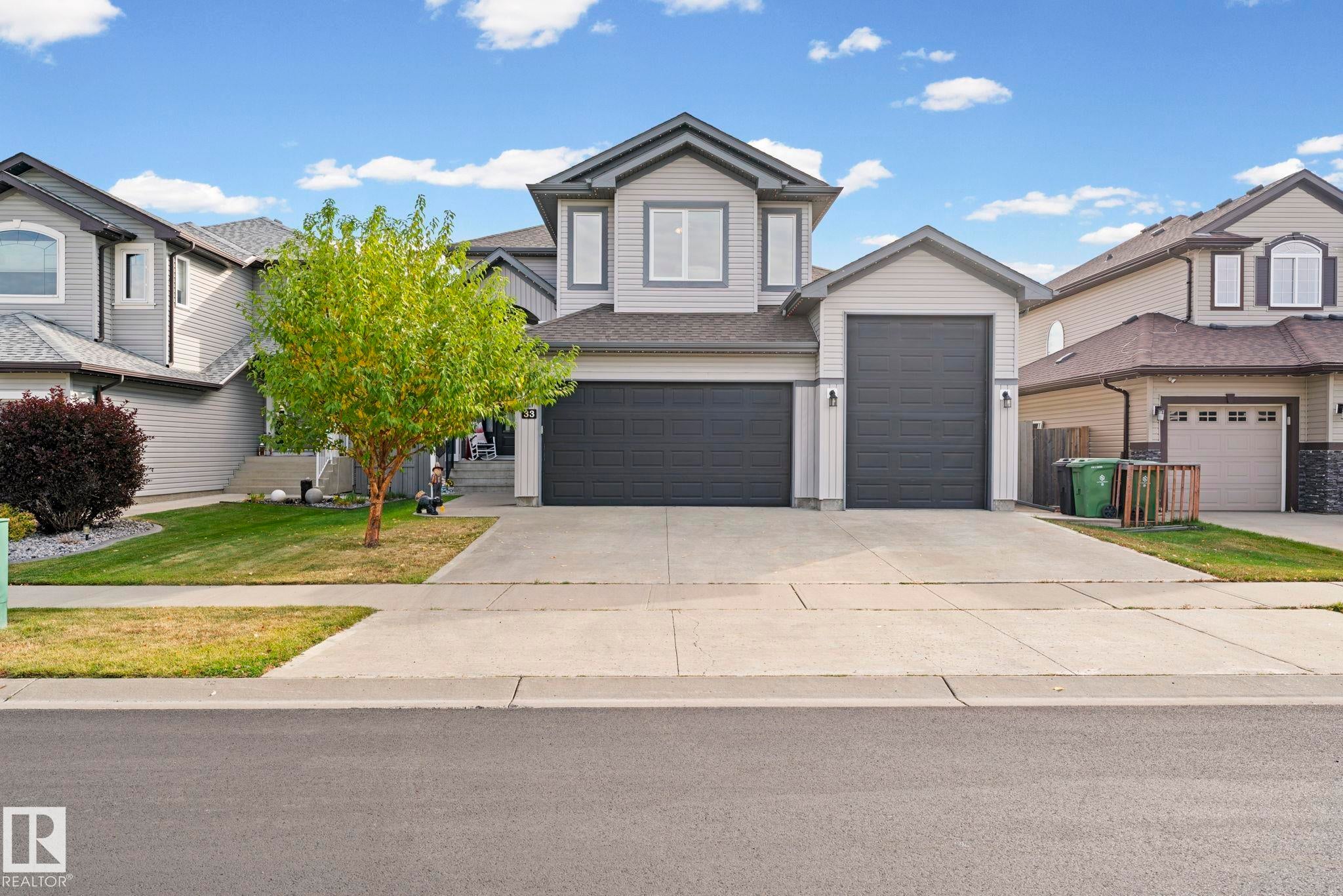 33 COTTONWOOD Crescent