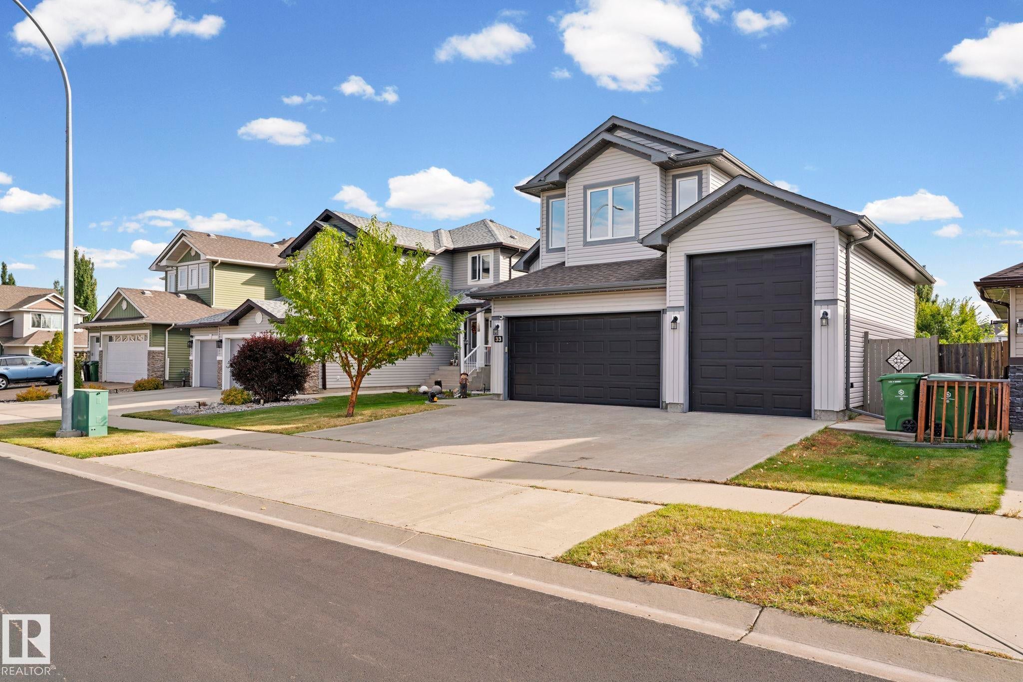 33 COTTONWOOD Crescent