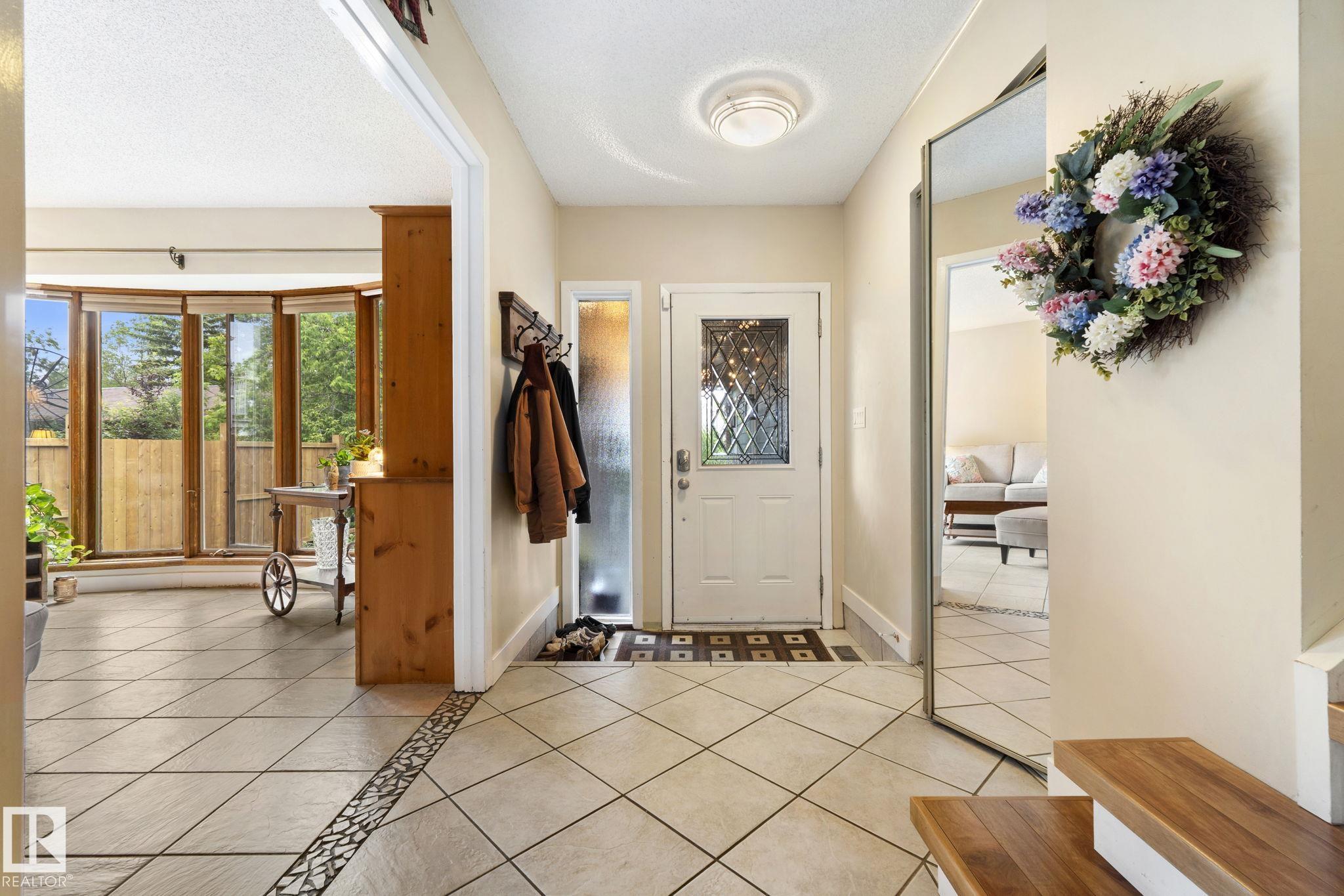2 LAURISTON Place