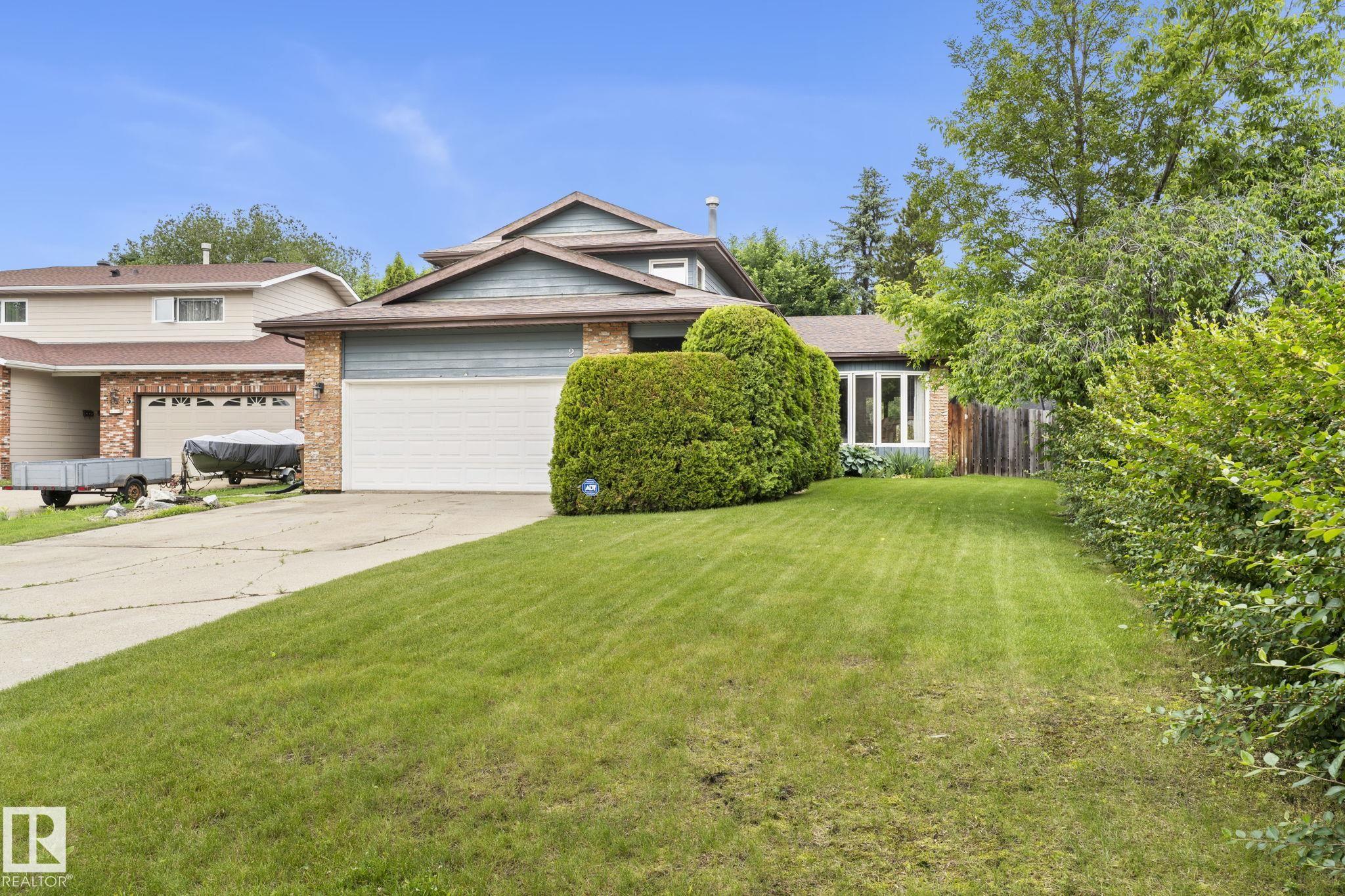 2 LAURISTON Place