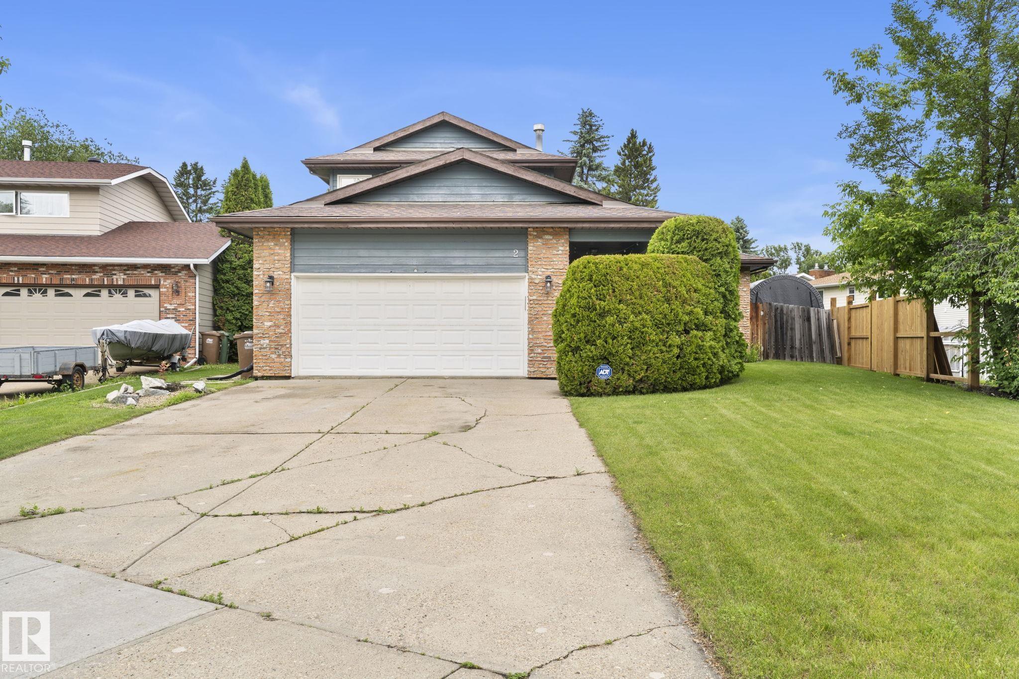 2 LAURISTON Place