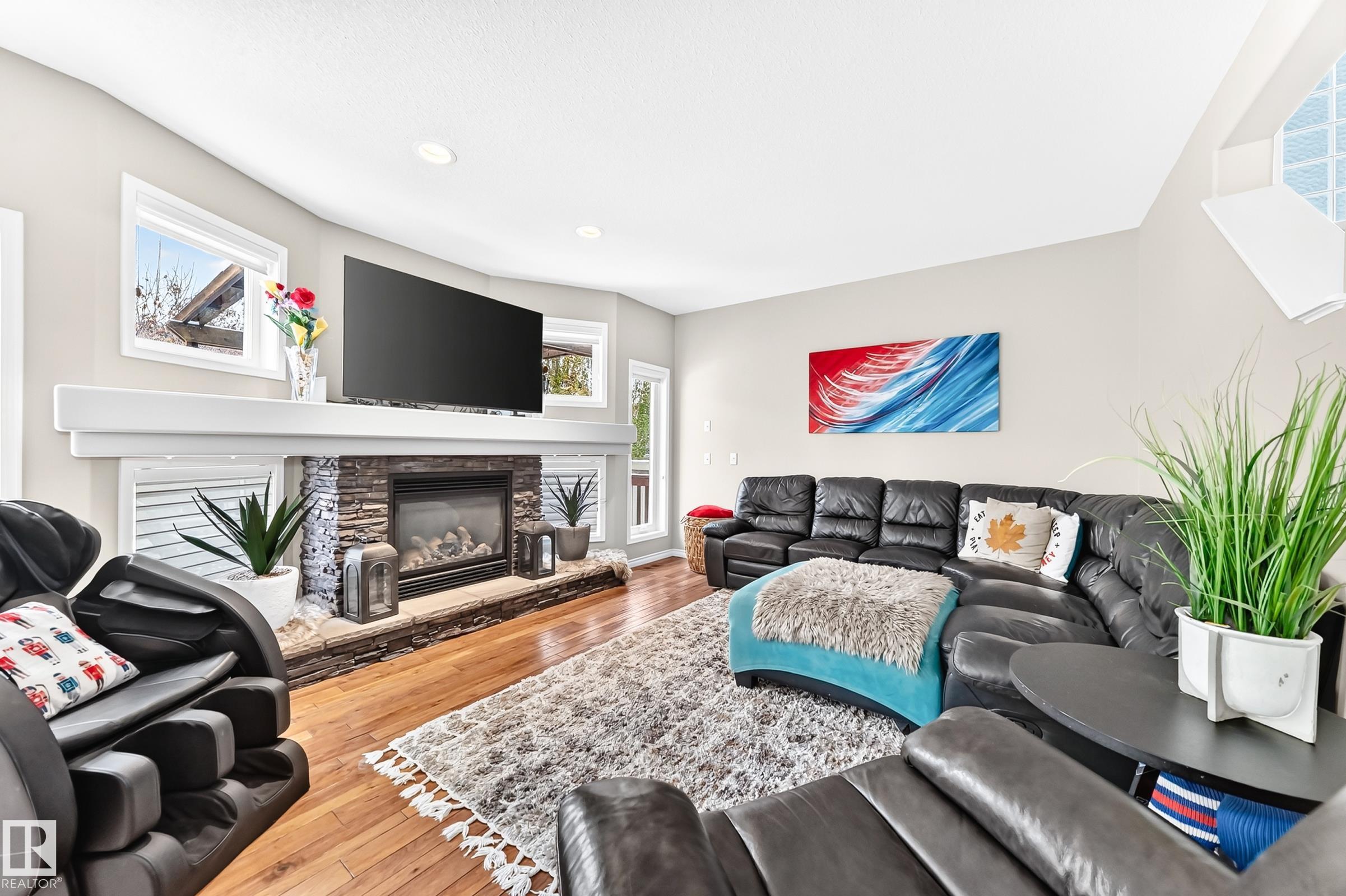 94 ELLINGTON Crescent